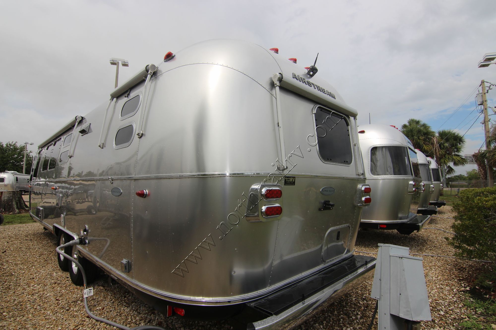 New 2018 Airstream Flying Cloud 30FB Travel Trailer  For Sale