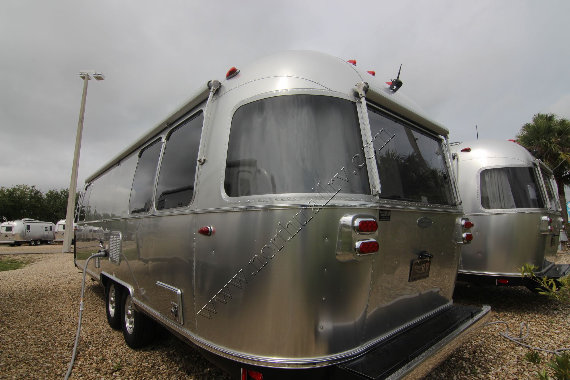 New 2018 Airstream Flying Cloud 27FB Travel Trailer  For Sale