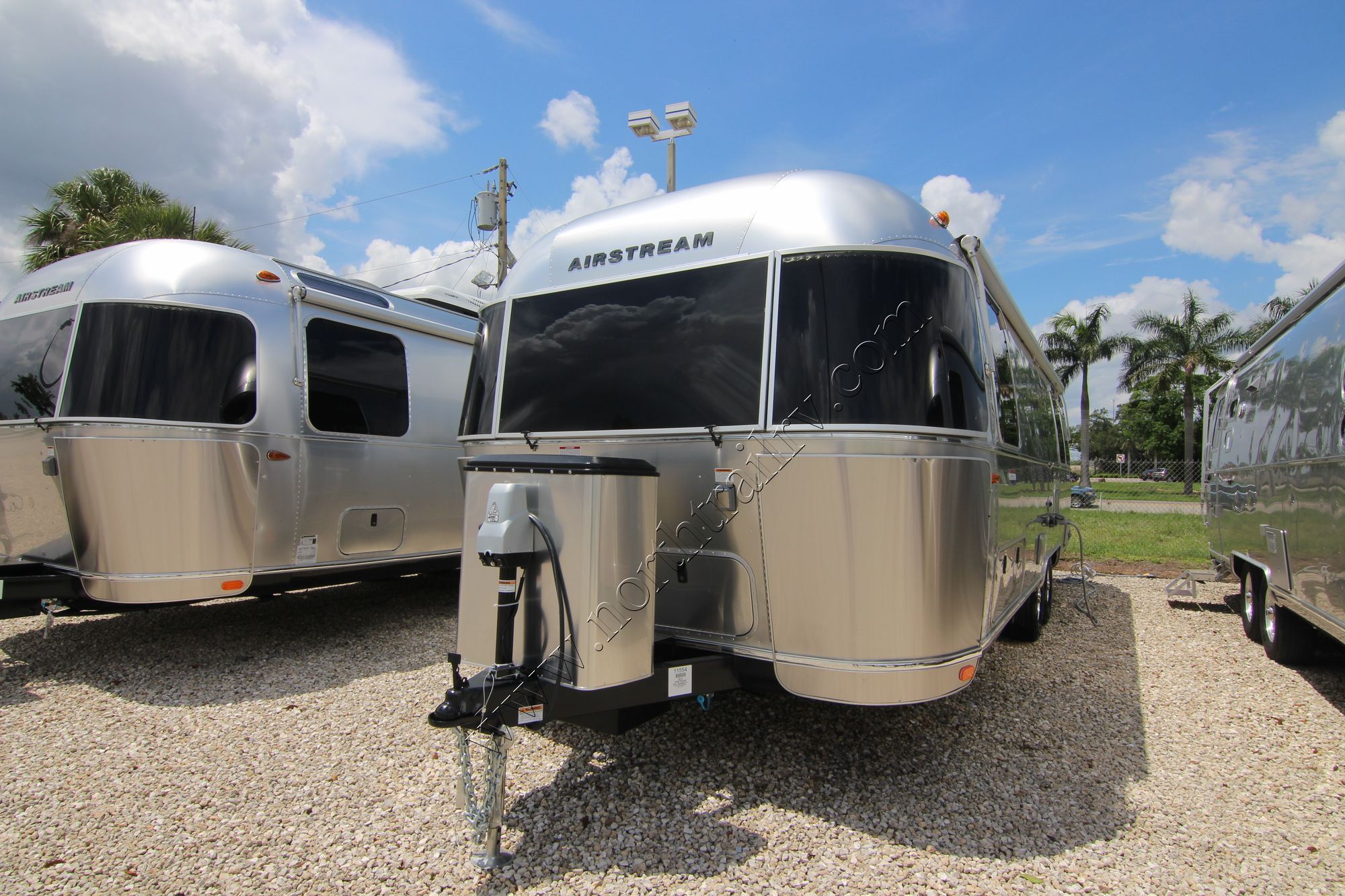 New 2019 Airstream Intl Serenity 27FB Travel Trailer  For Sale