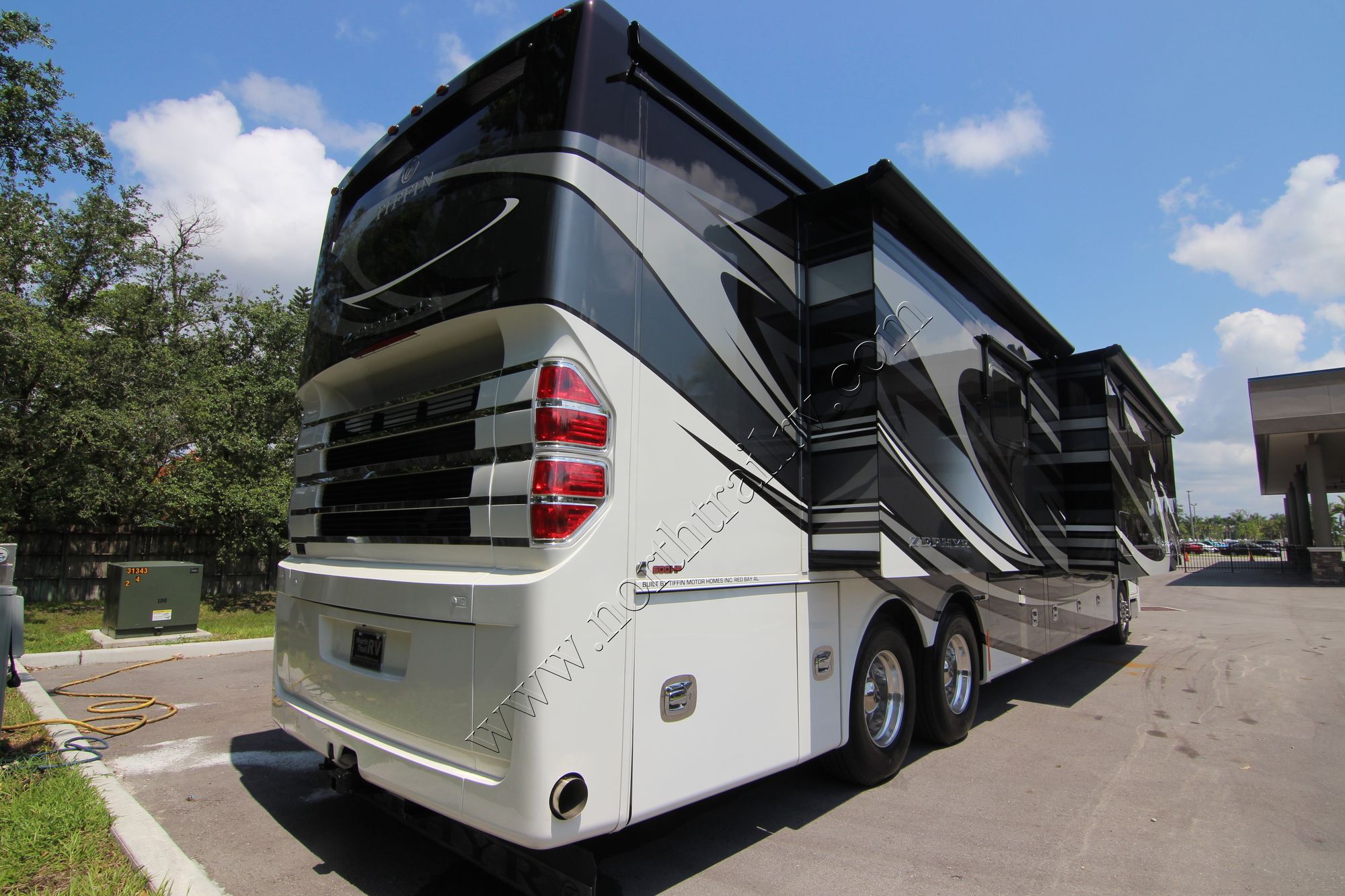 Used 2017 Tiffin Motor Homes Zephyr 45OZ Class A  For Sale