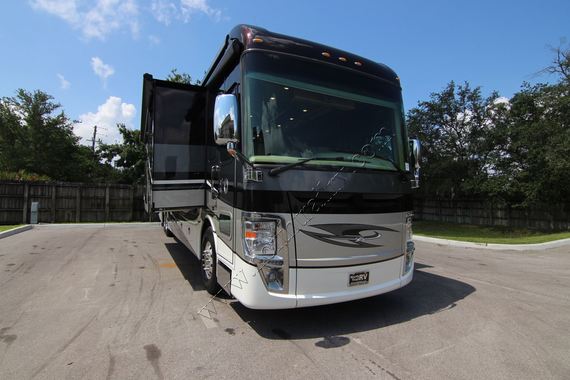 Used 2017 Tiffin Motor Homes Zephyr 45OZ Class A  For Sale