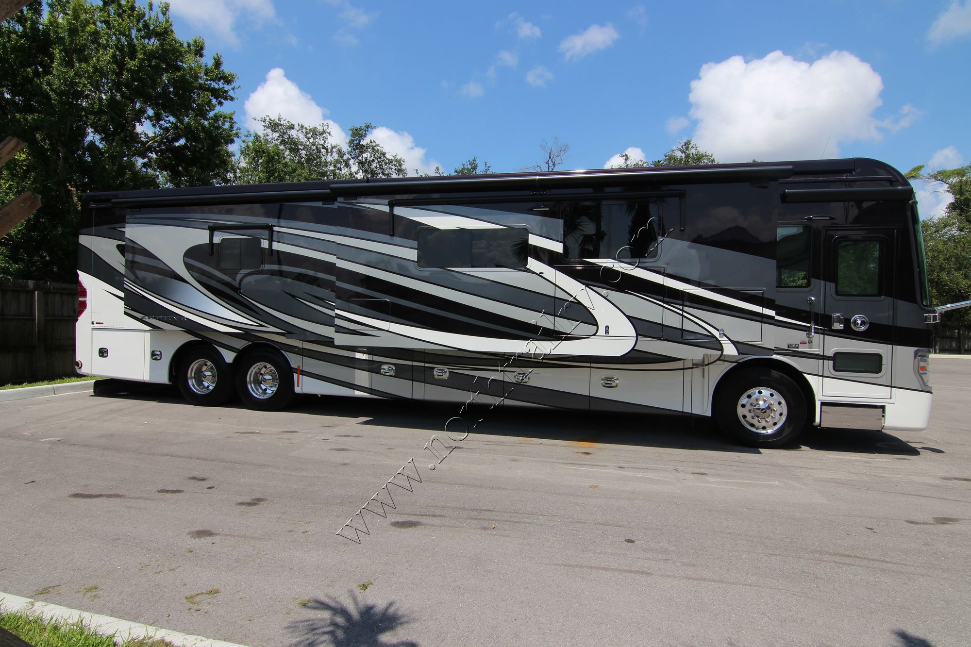 Used 2017 Tiffin Motor Homes Zephyr 45OZ Class A  For Sale