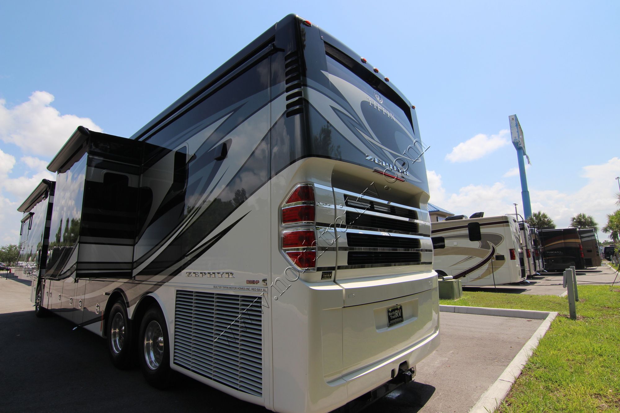 Used 2017 Tiffin Motor Homes Zephyr 45OZ Class A  For Sale