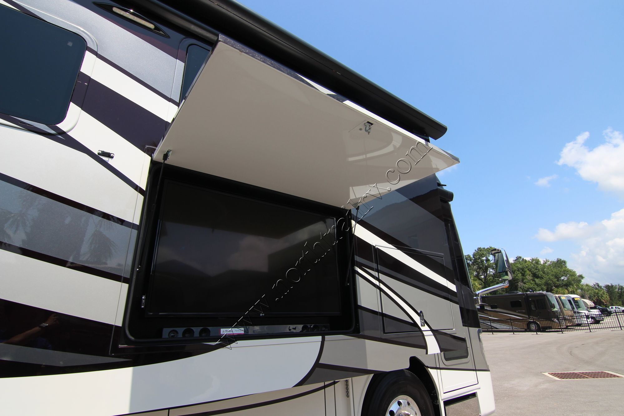 Used 2017 Tiffin Motor Homes Zephyr 45OZ Class A  For Sale