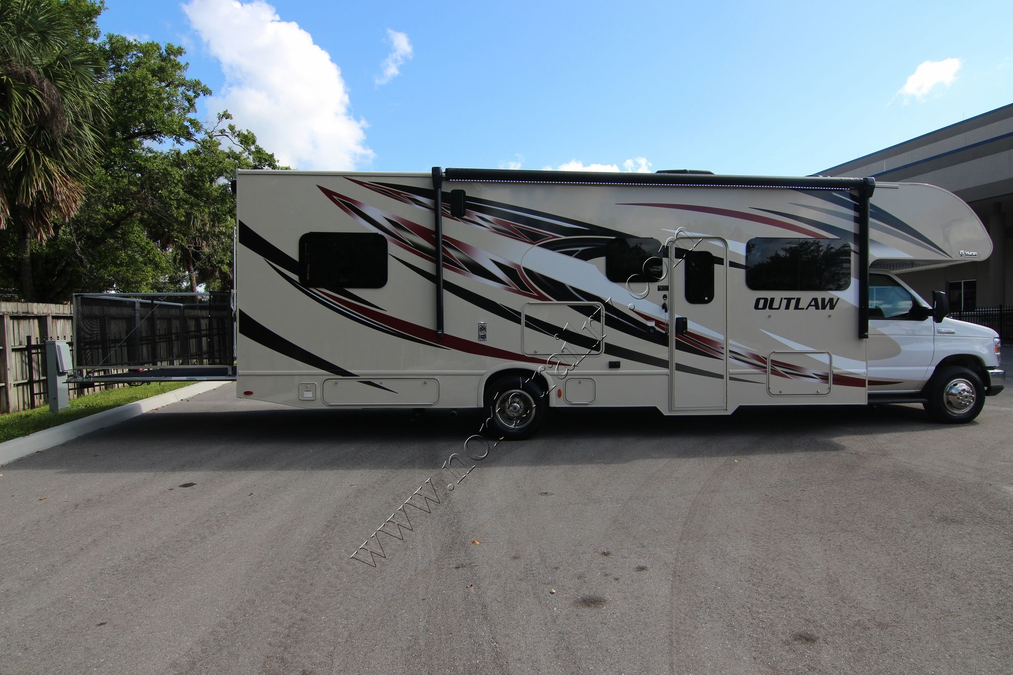 New 2019 Thor Outlaw 29J Class C  For Sale