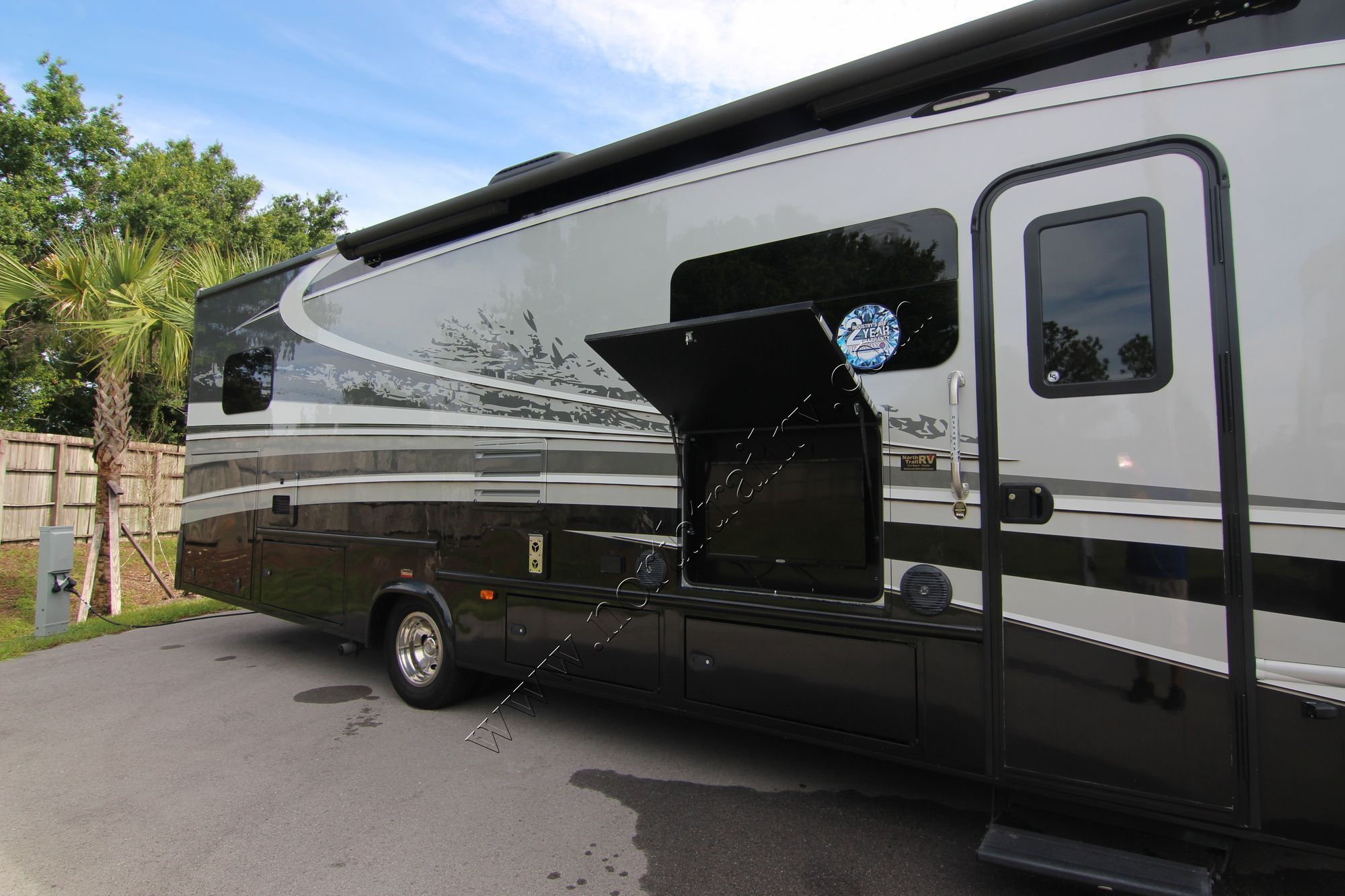 New 2018 Dynamax Isata 4 31DS Class C  For Sale