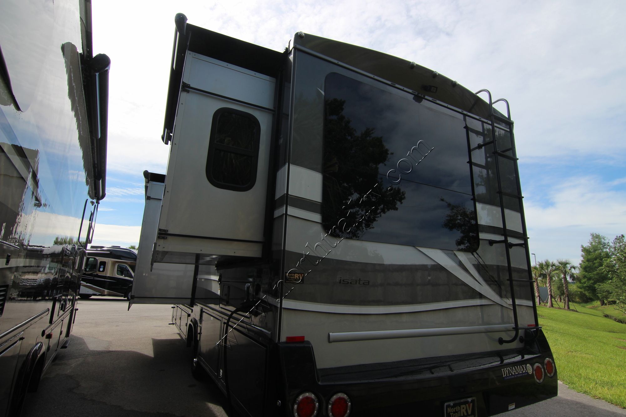 New 2018 Dynamax Isata 4 31DS Class C  For Sale