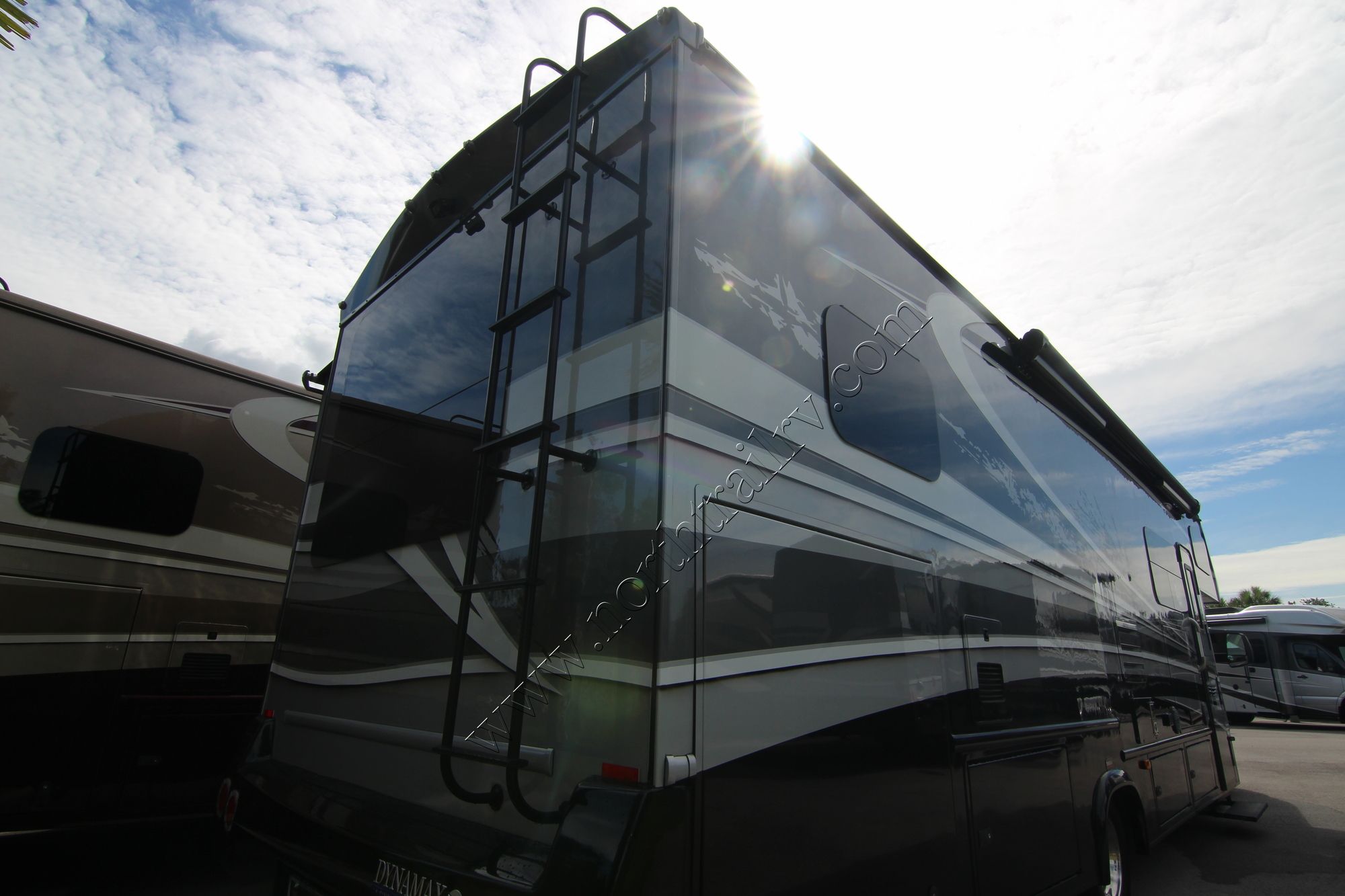 New 2018 Dynamax Isata 4 31DS Class C  For Sale