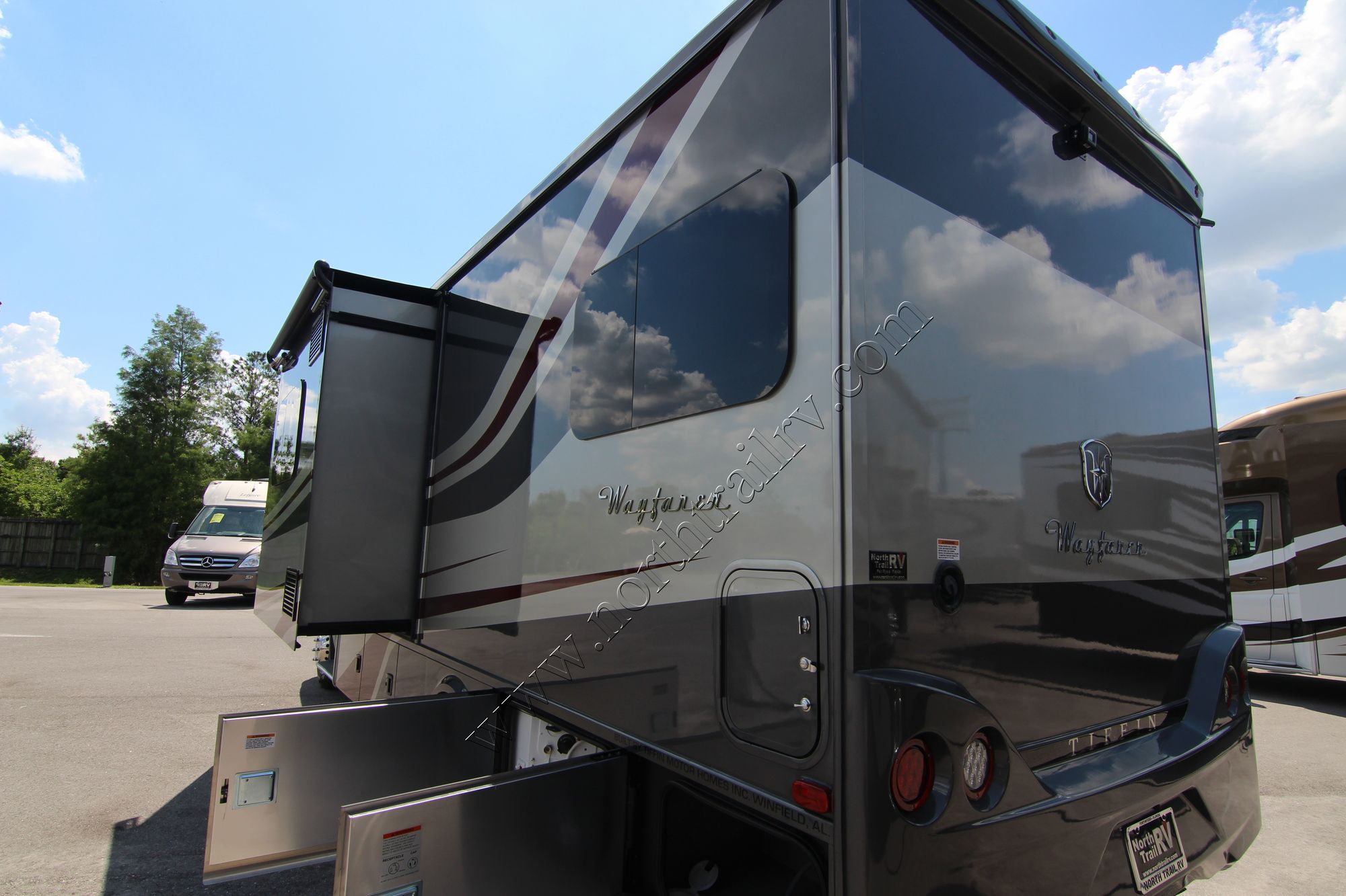 New 2019 Tiffin Motor Homes Wayfarer 24TW Class C  For Sale