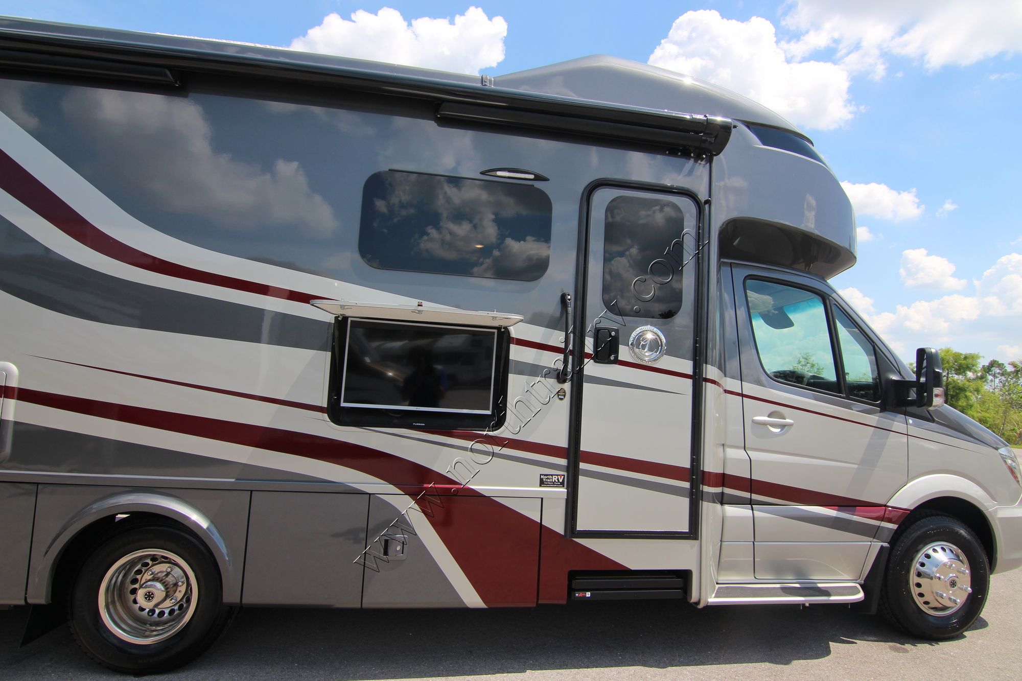 New 2019 Tiffin Motor Homes Wayfarer 24TW Class C  For Sale