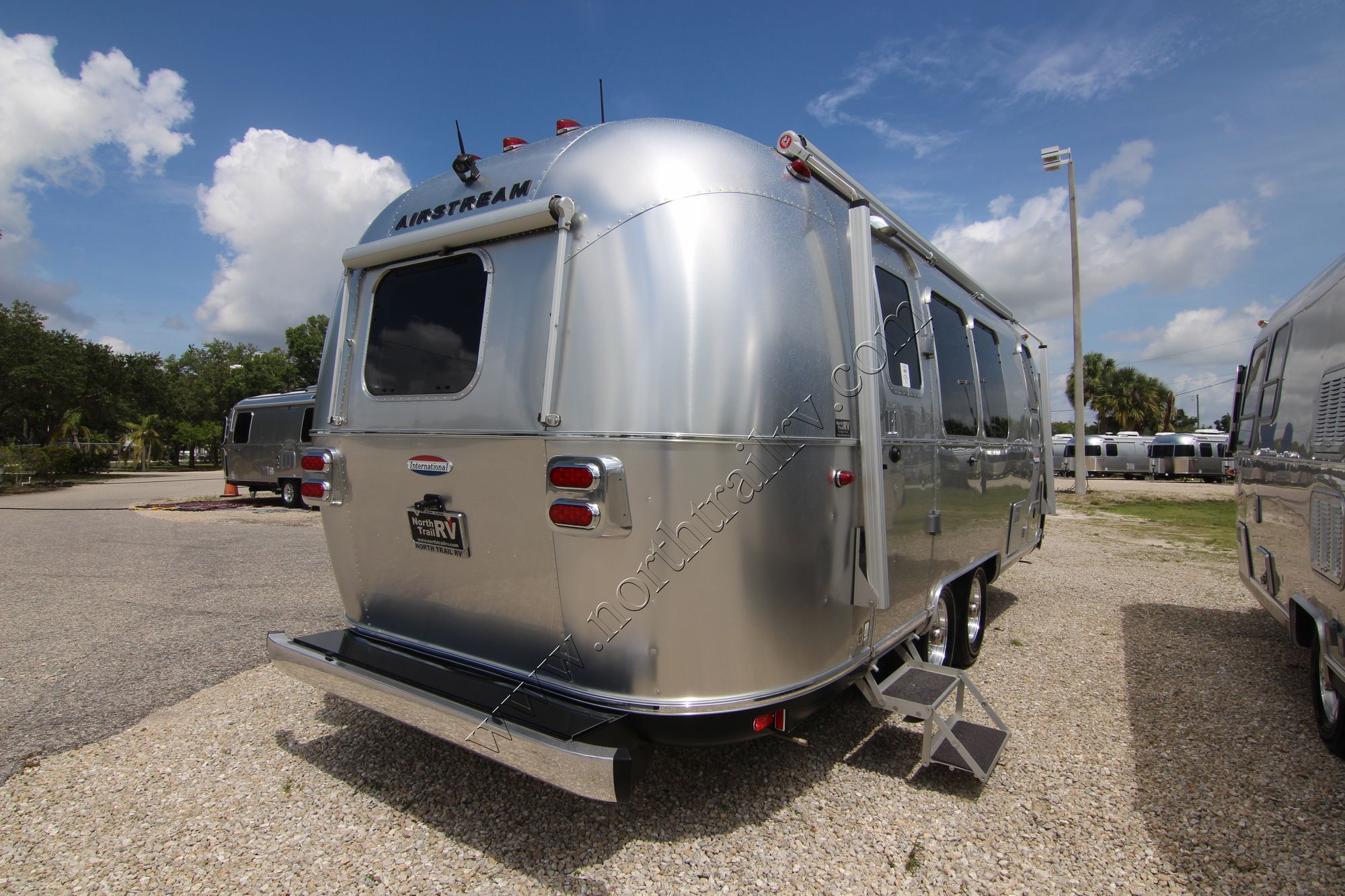 2019 Airstream Intl Signature 23FB 11691