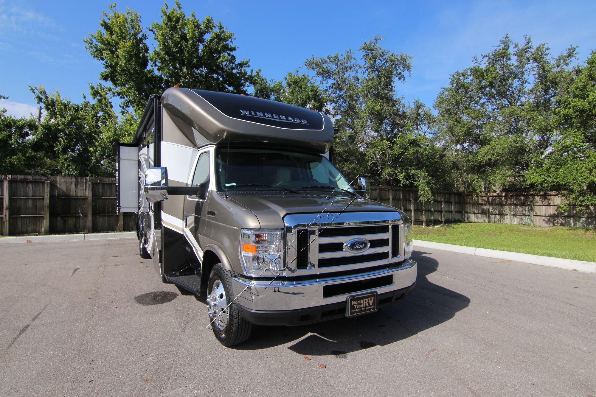 Used 2018 Itasca Cambria 27K Class C  For Sale