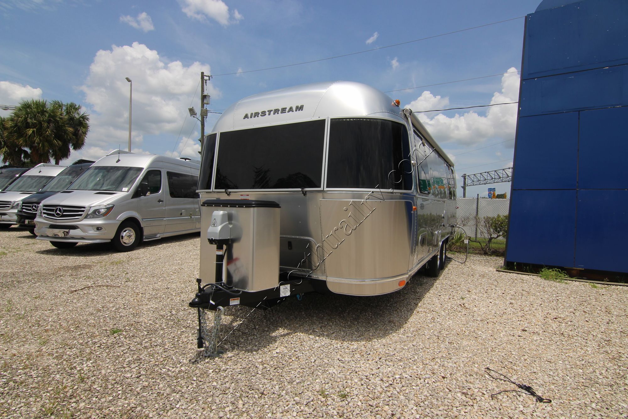 New 2019 Airstream Flying Cloud 25FB Travel Trailer  For Sale