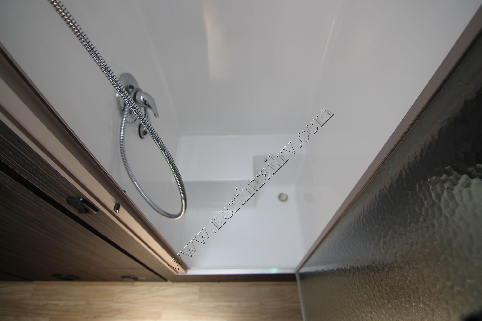 New 2019 Airstream Intl Signature 27FB Travel Trailer  For Sale