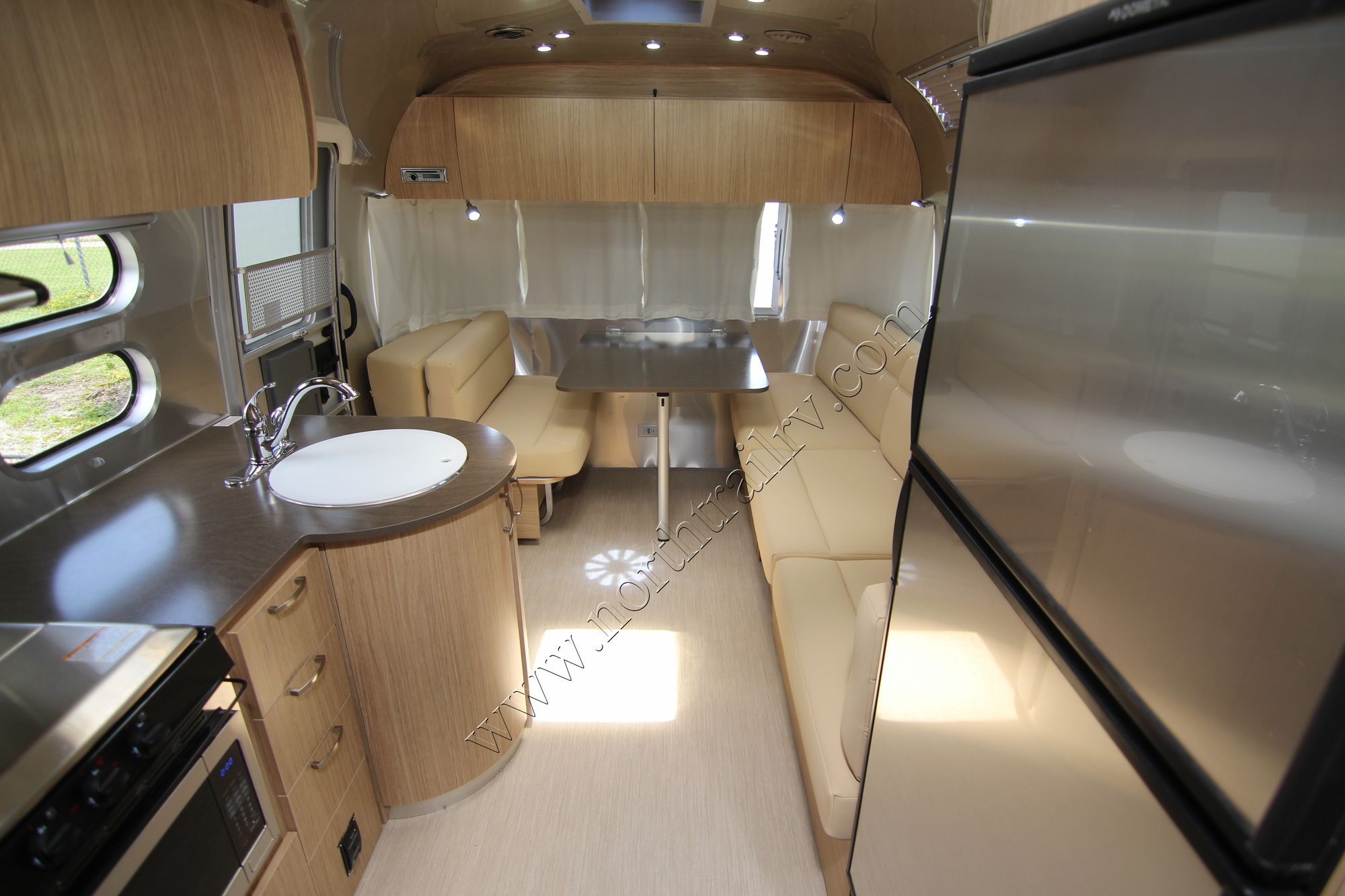 New 2019 Airstream Flying Cloud 25FB Travel Trailer  For Sale