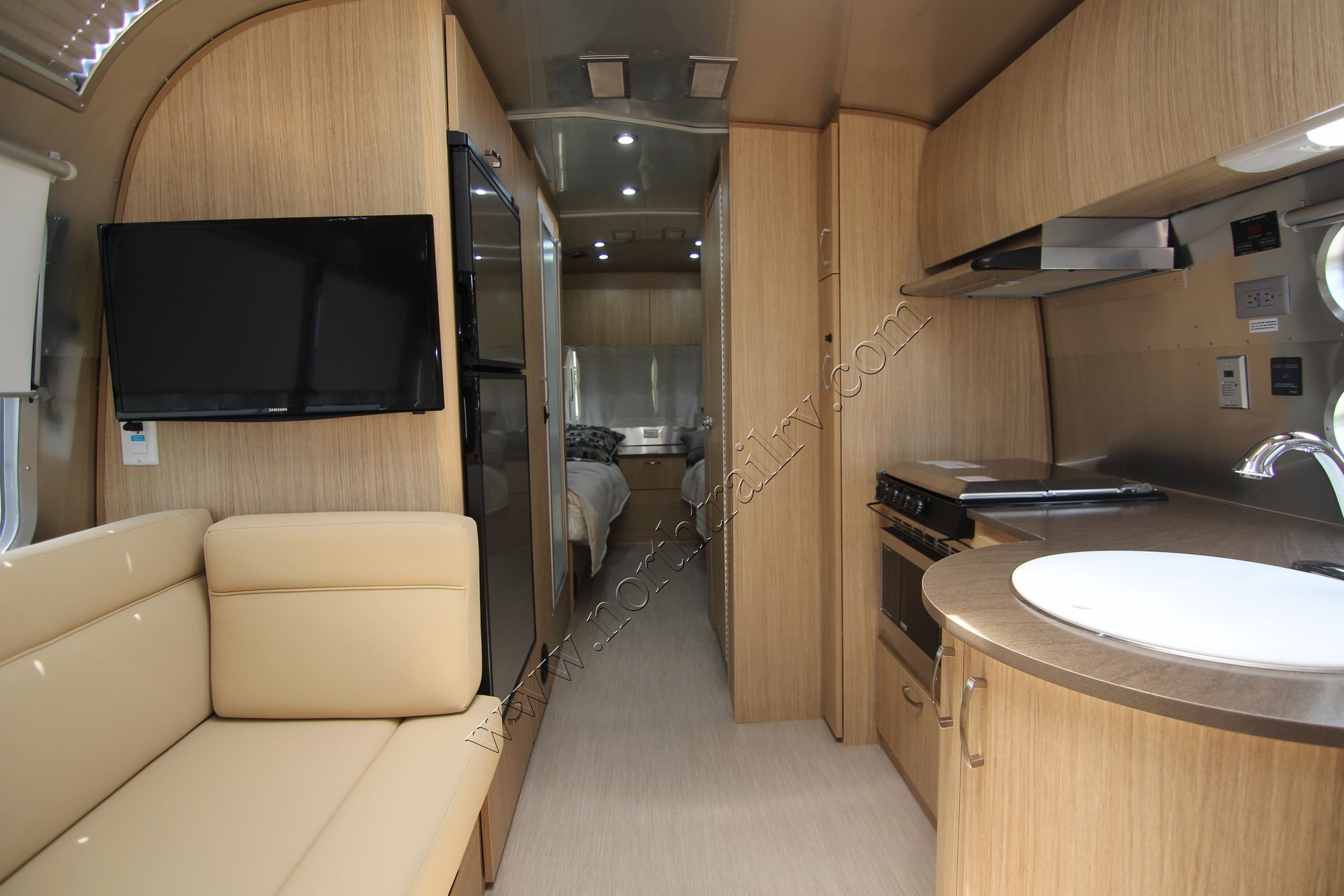 New 2019 Airstream Flying Cloud 25FB Travel Trailer  For Sale