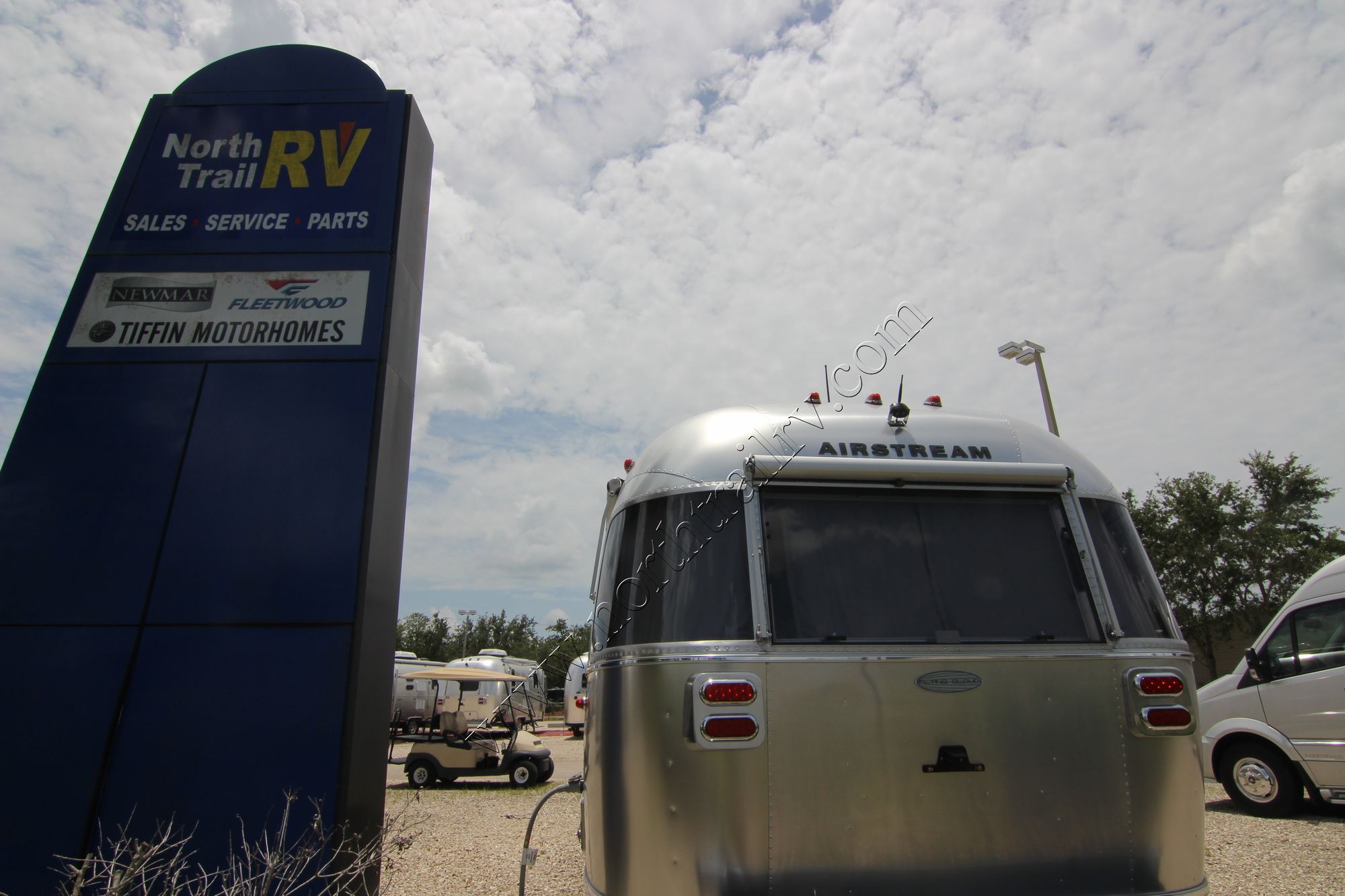 New 2019 Airstream Flying Cloud 25FB Travel Trailer  For Sale
