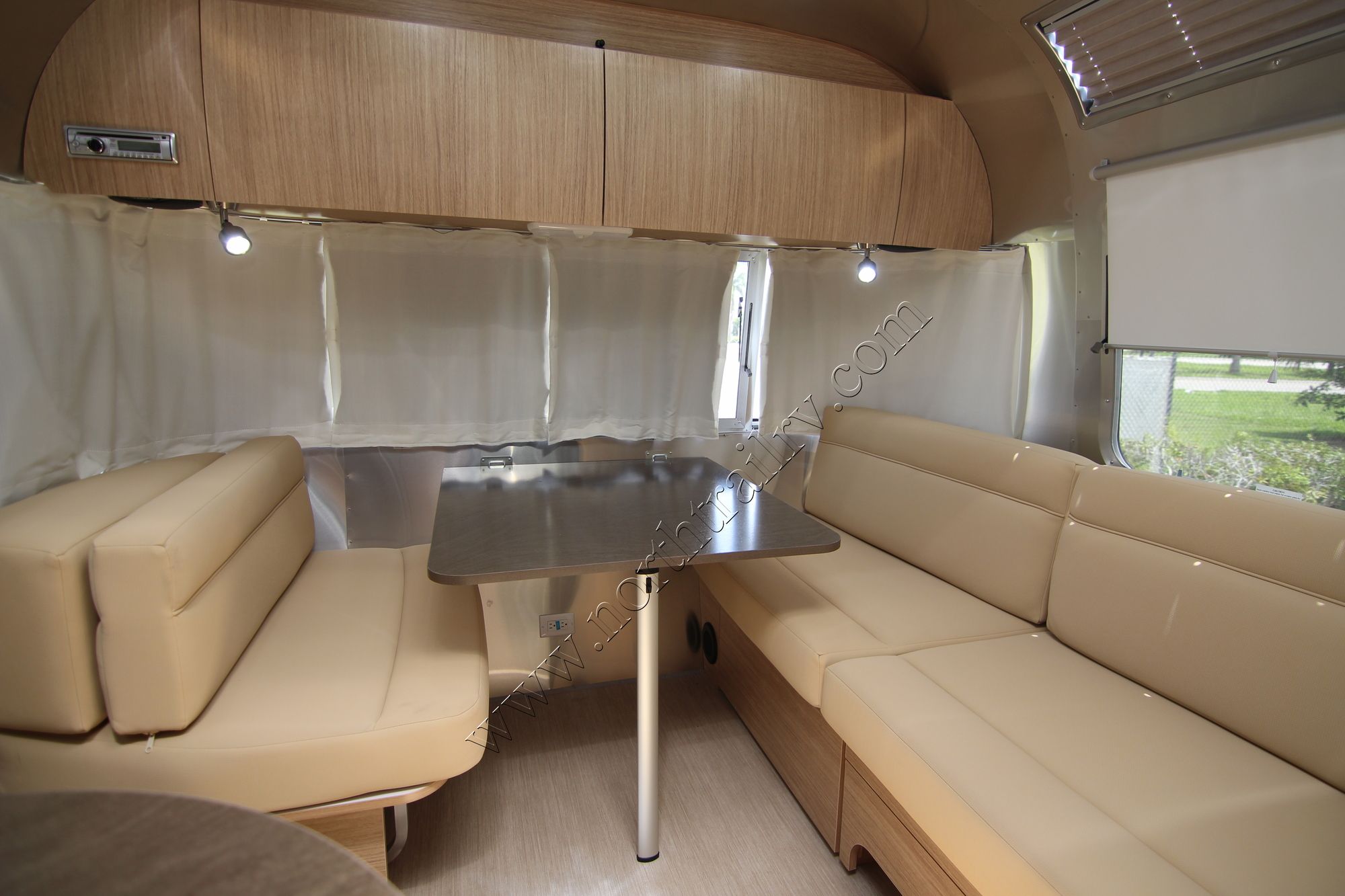 New 2019 Airstream Flying Cloud 25FB Travel Trailer  For Sale