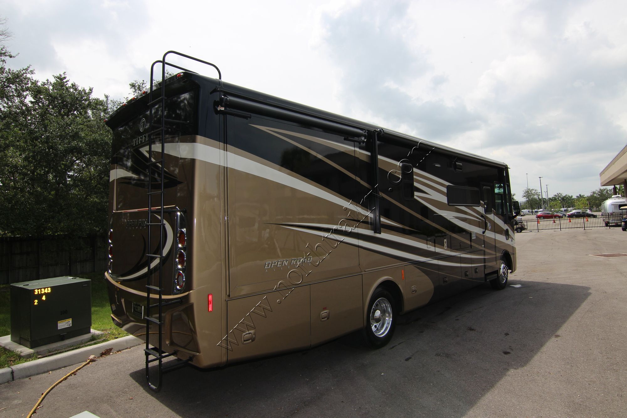 New 2019 Tiffin Motor Homes Allegro 32SA Class A  For Sale