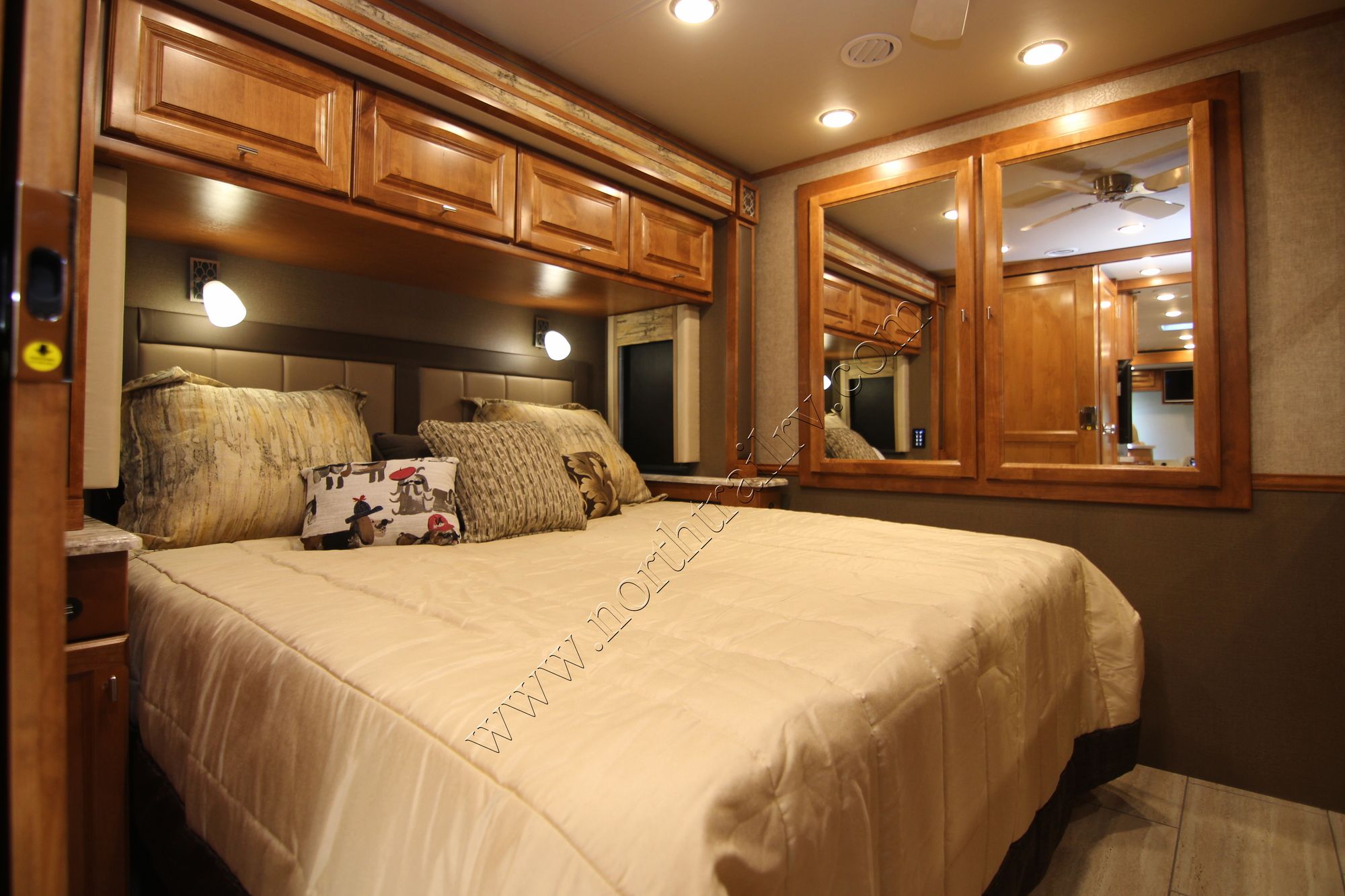 New 2019 Tiffin Motor Homes Allegro 32SA Class A  For Sale