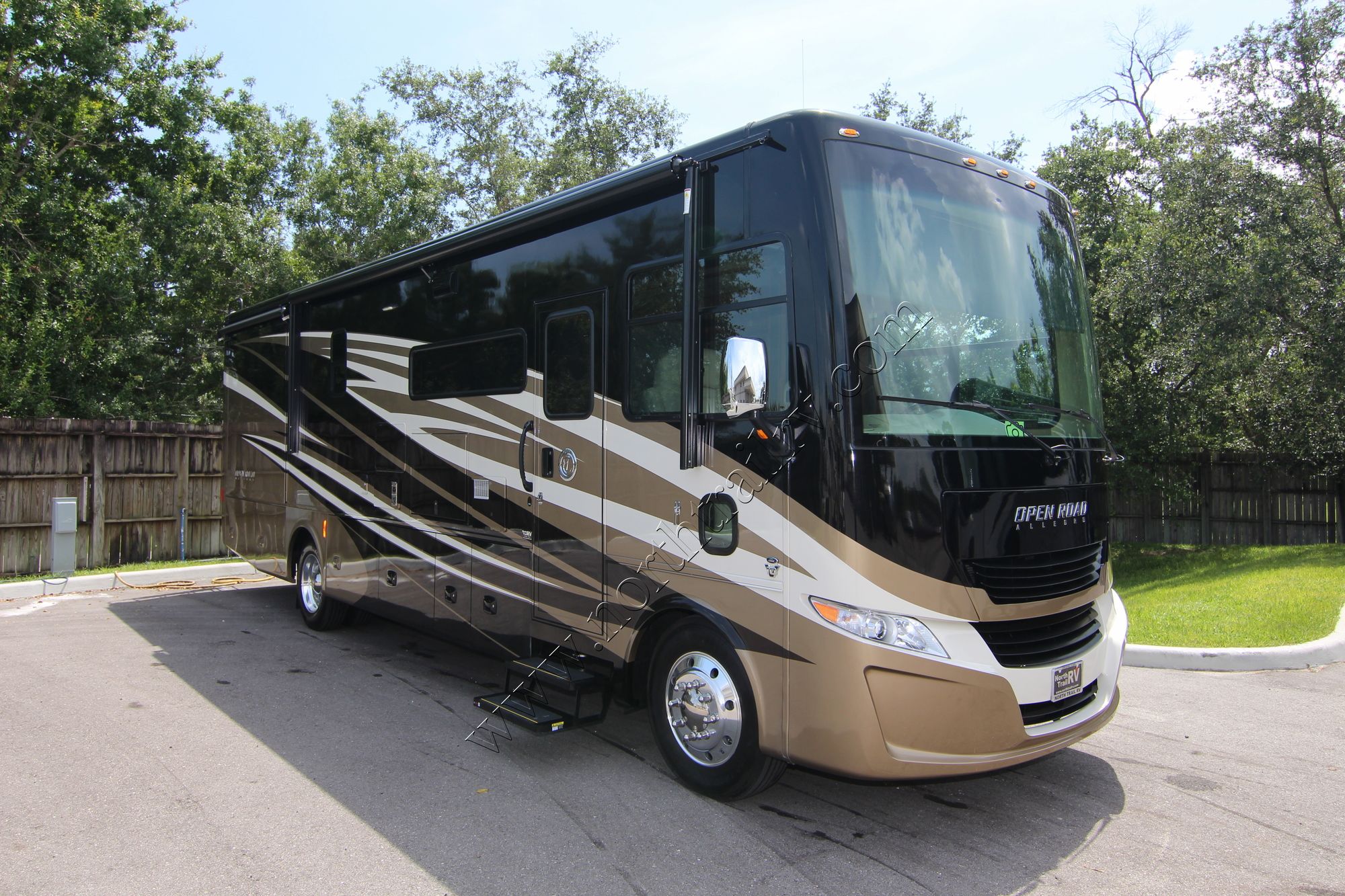 New 2019 Tiffin Motor Homes Allegro 32SA Class A  For Sale