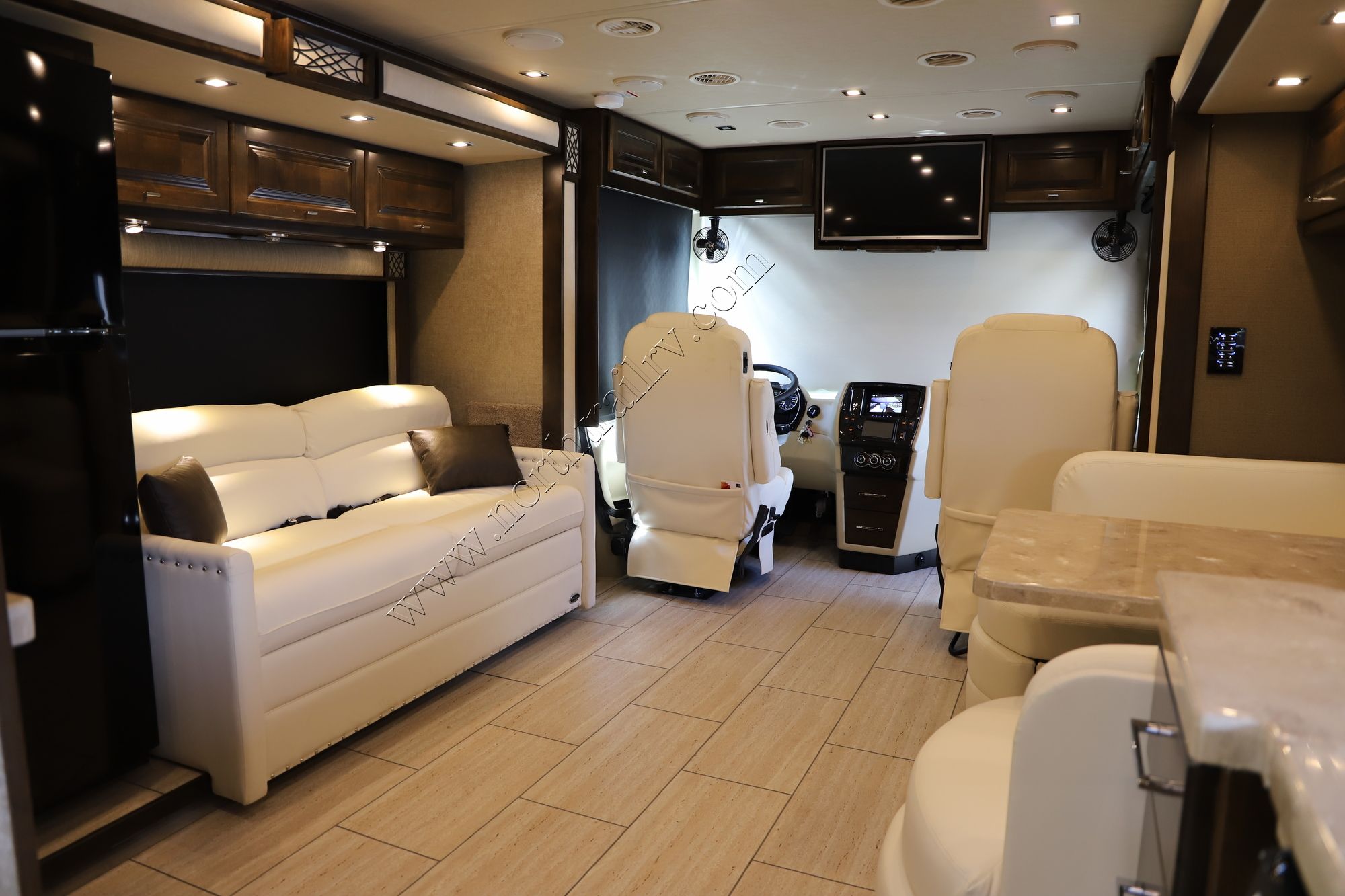 New 2019 Tiffin Motor Homes Breeze 33BR Class A  For Sale