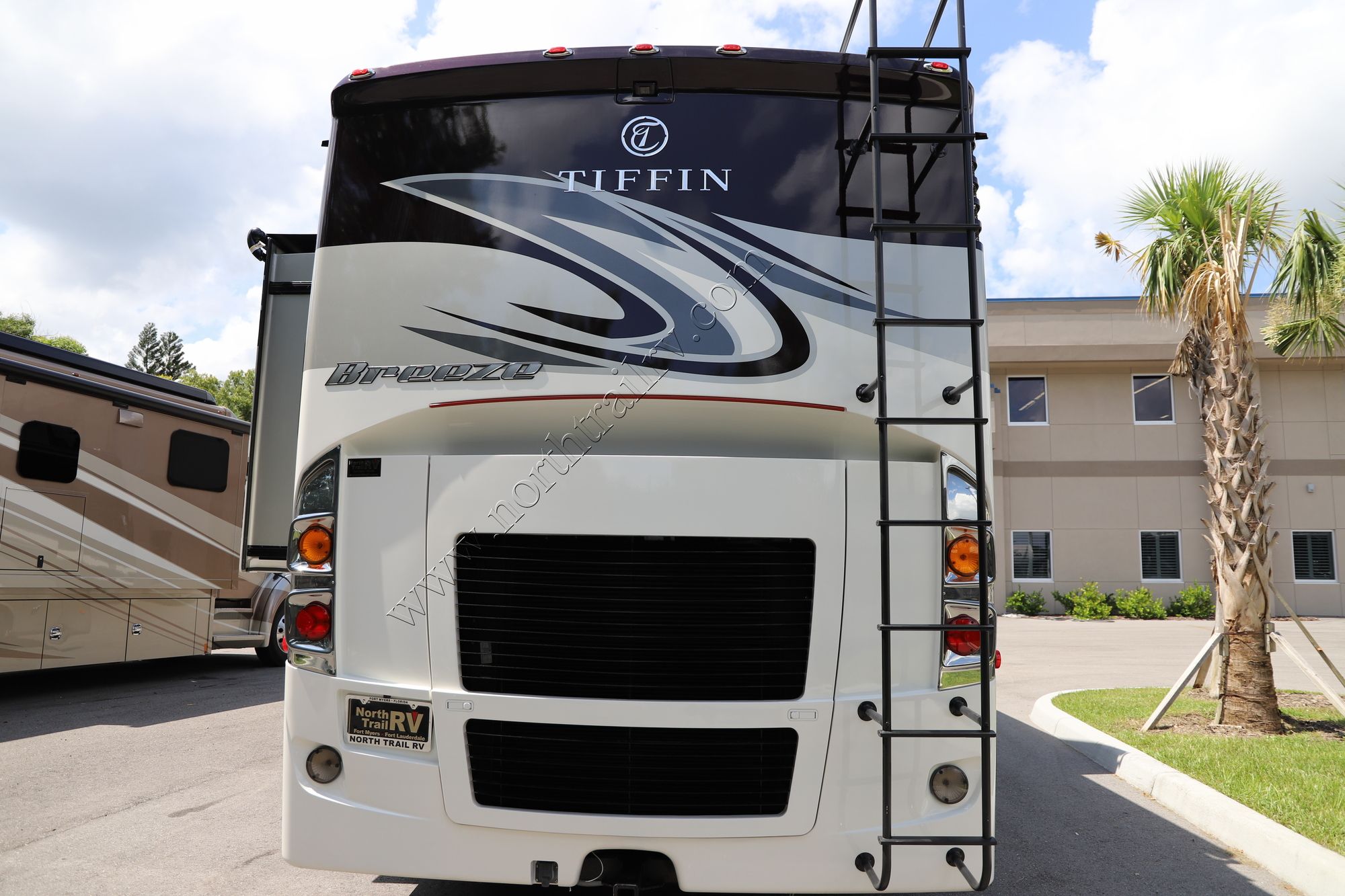 New 2019 Tiffin Motor Homes Breeze 33BR Class A  For Sale