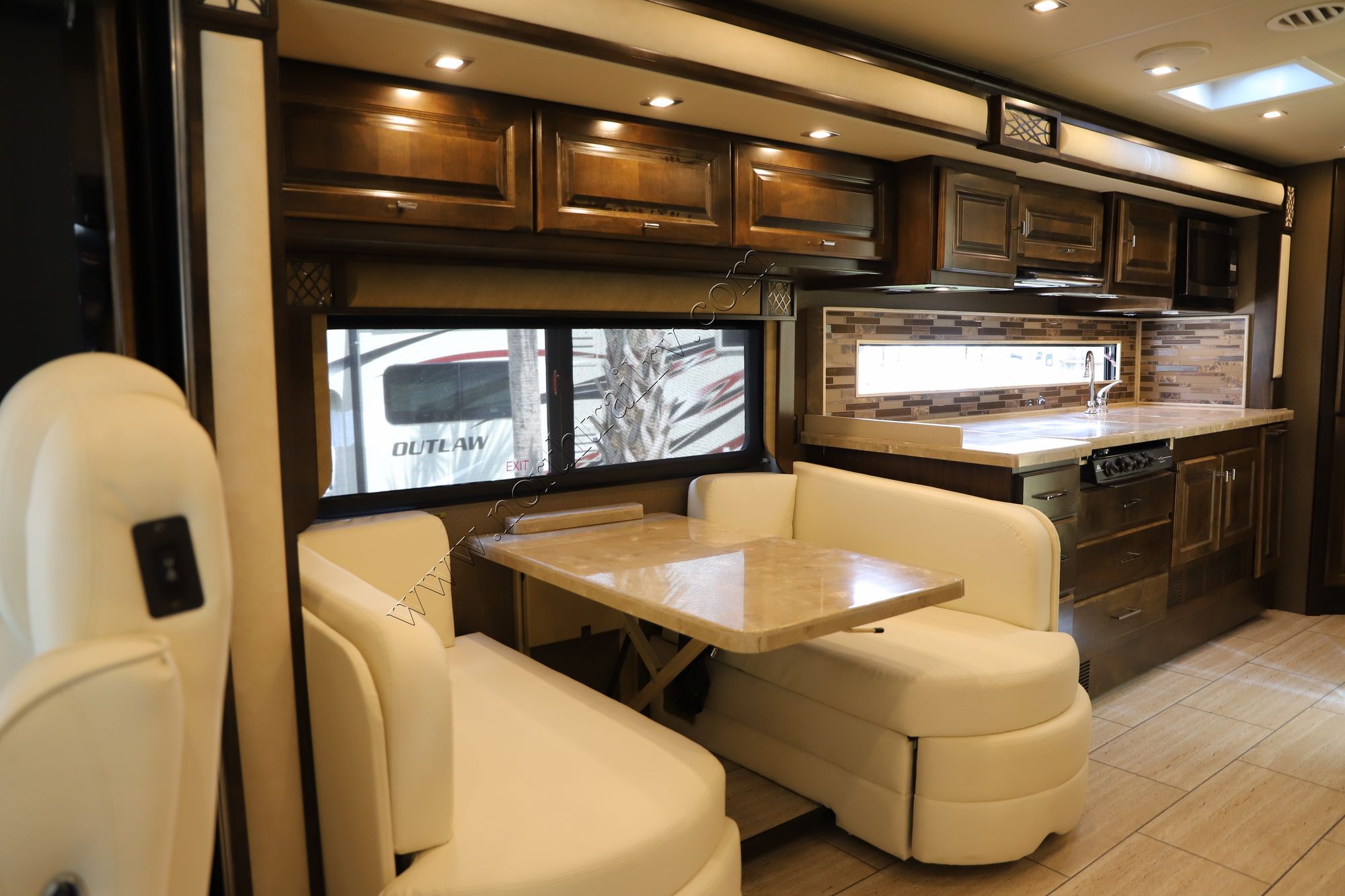 New 2019 Tiffin Motor Homes Breeze 33BR Class A  For Sale