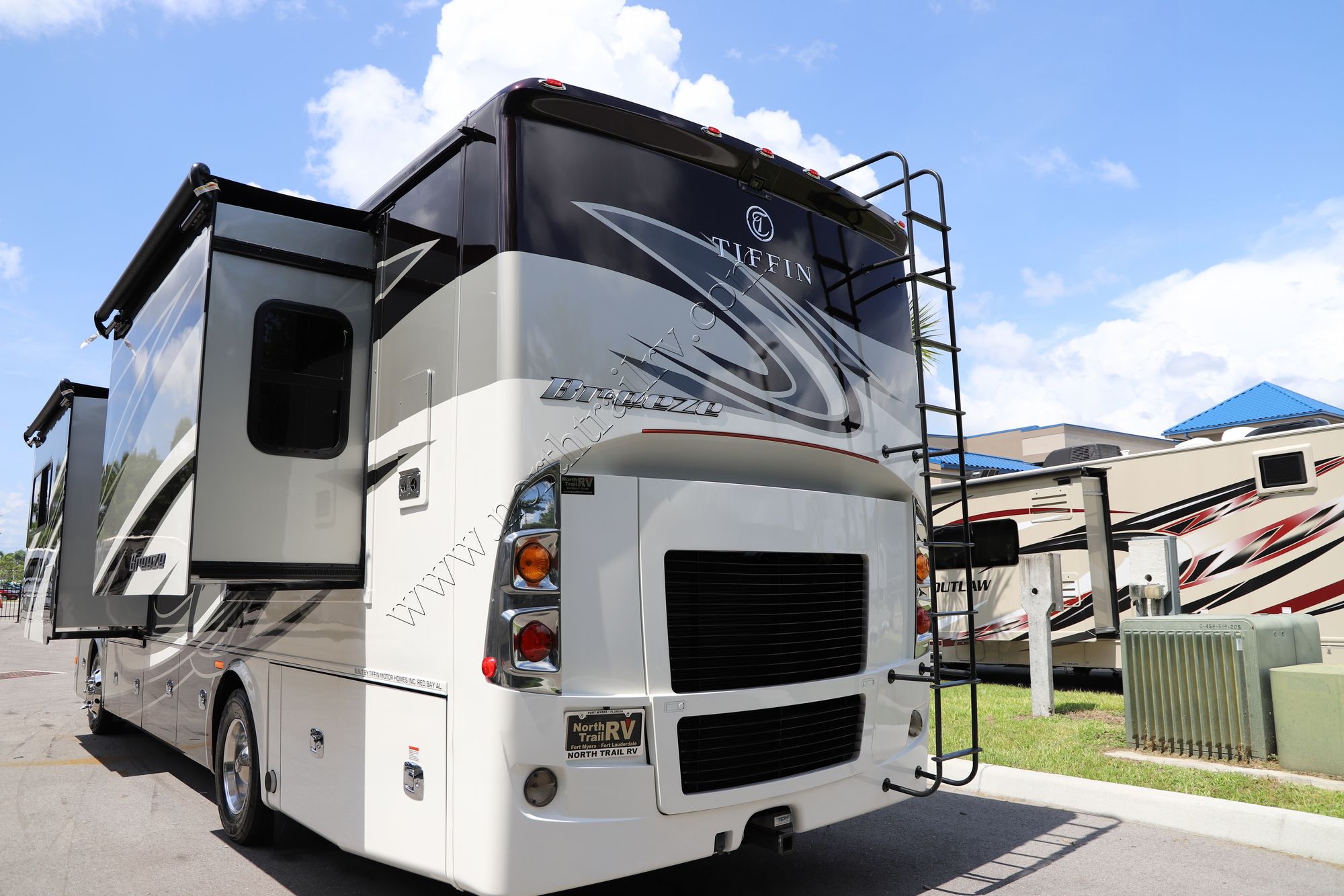 New 2019 Tiffin Motor Homes Breeze 33BR Class A  For Sale