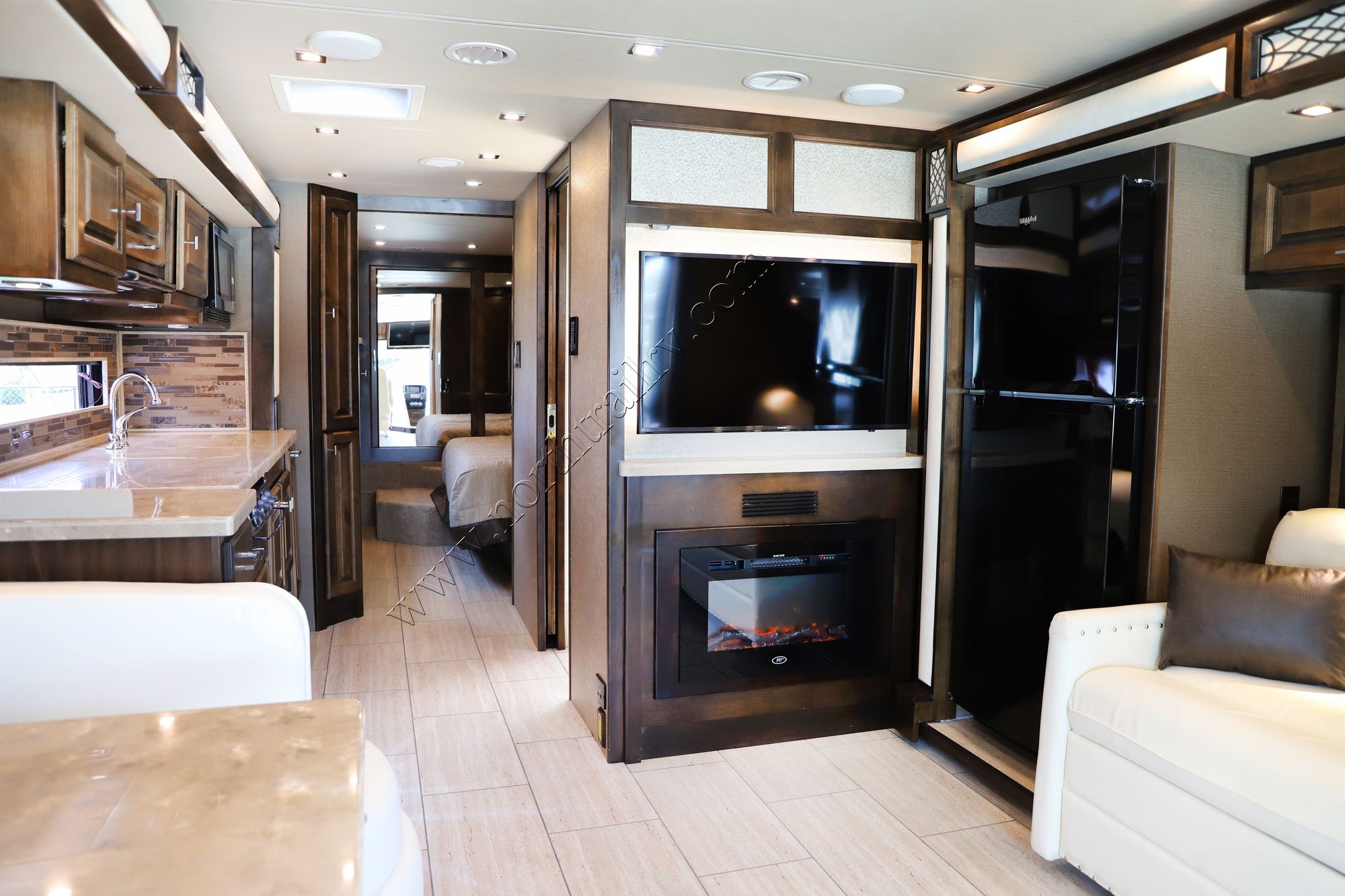 New 2019 Tiffin Motor Homes Breeze 33BR Class A  For Sale