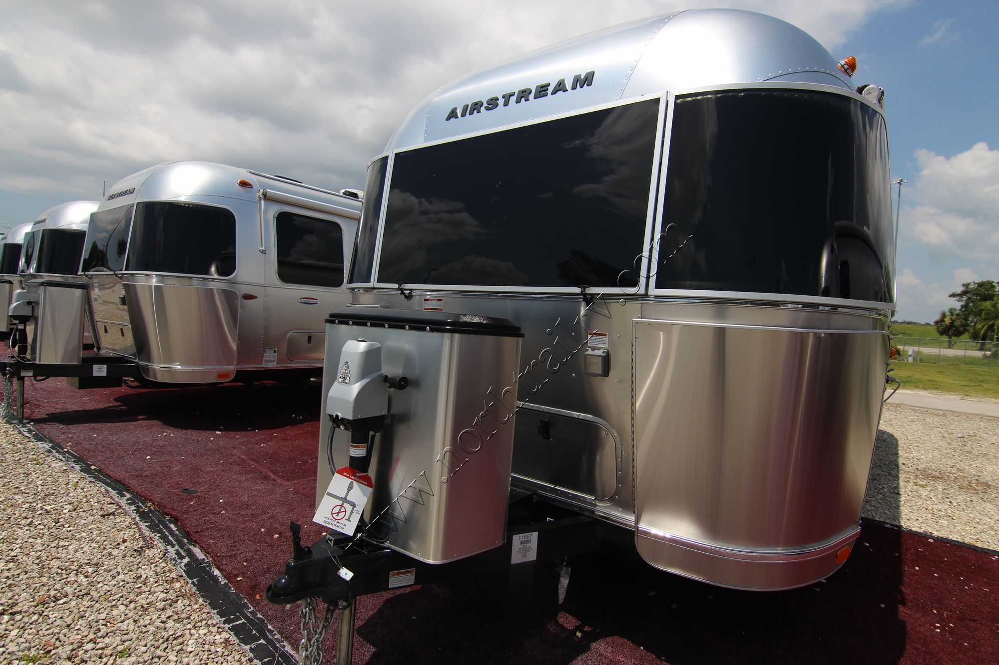 New 2019 Airstream Intl Serenity 25FB Travel Trailer  For Sale