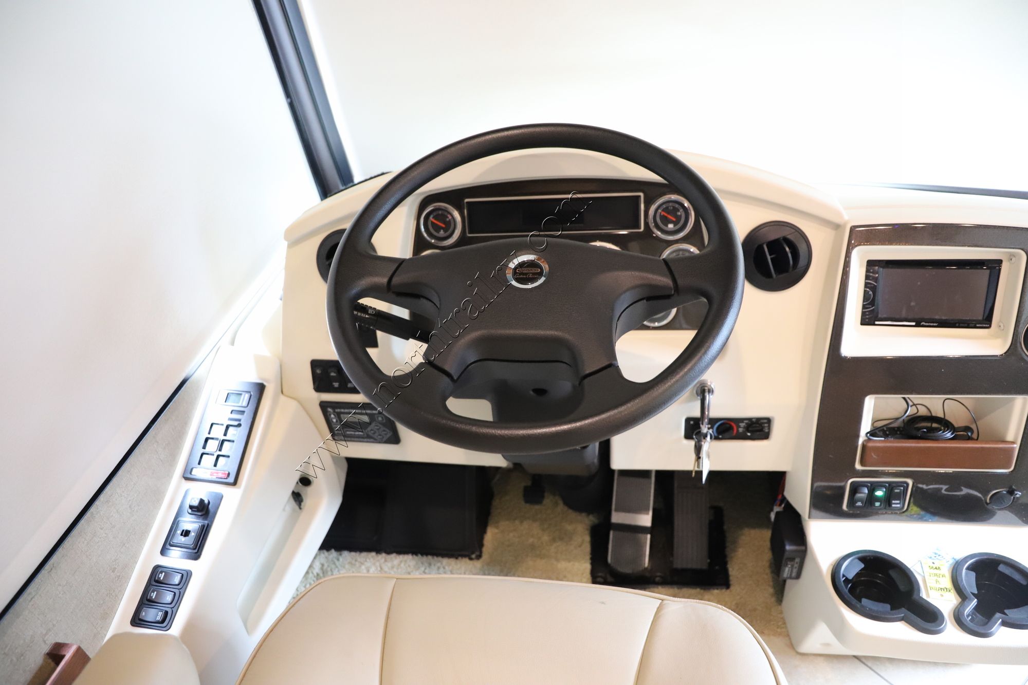 Used 2014 Itasca Solei 38R Class A  For Sale