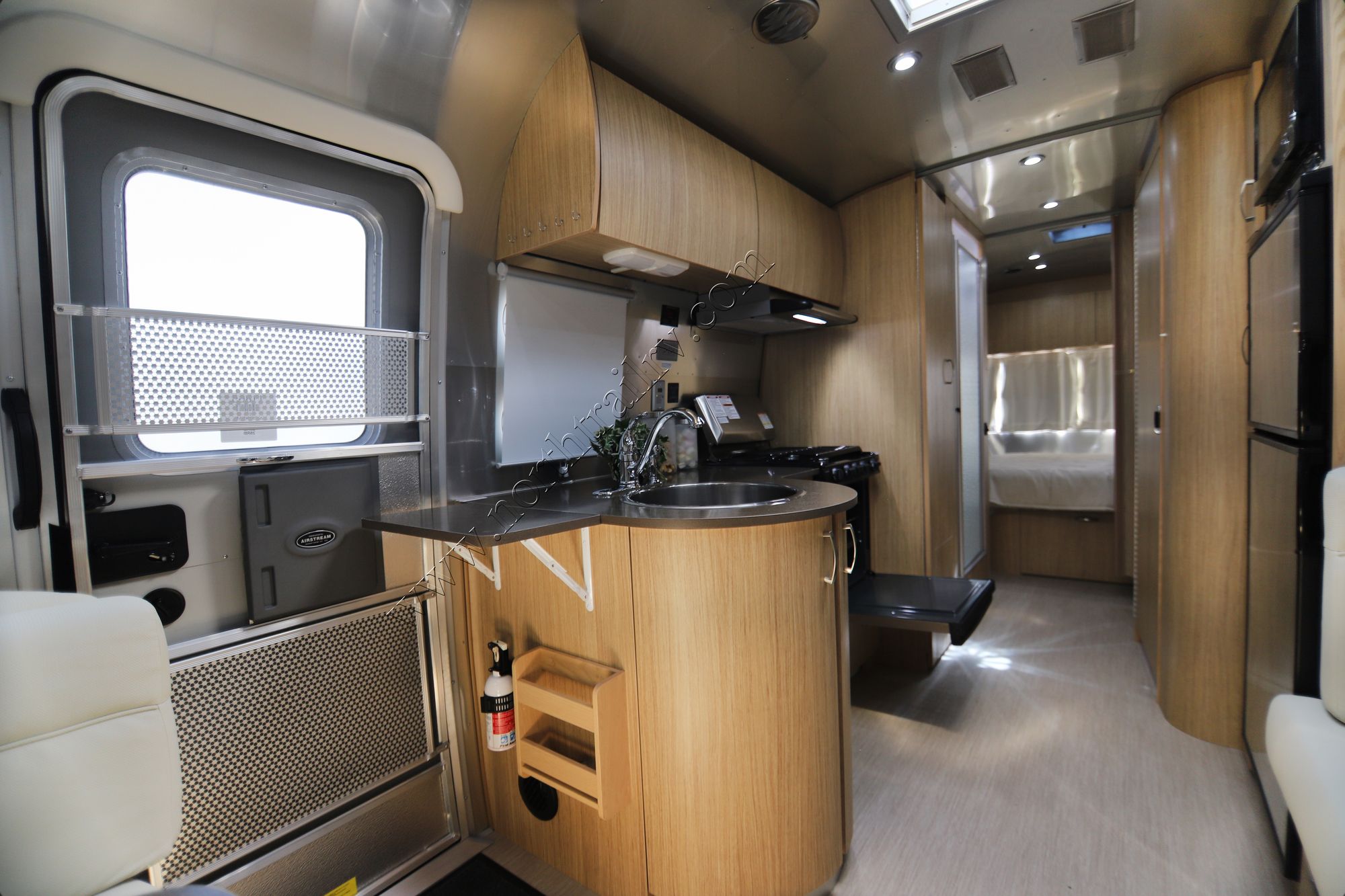 New 2019 Airstream Flying Cloud 25RB Travel Trailer  For Sale