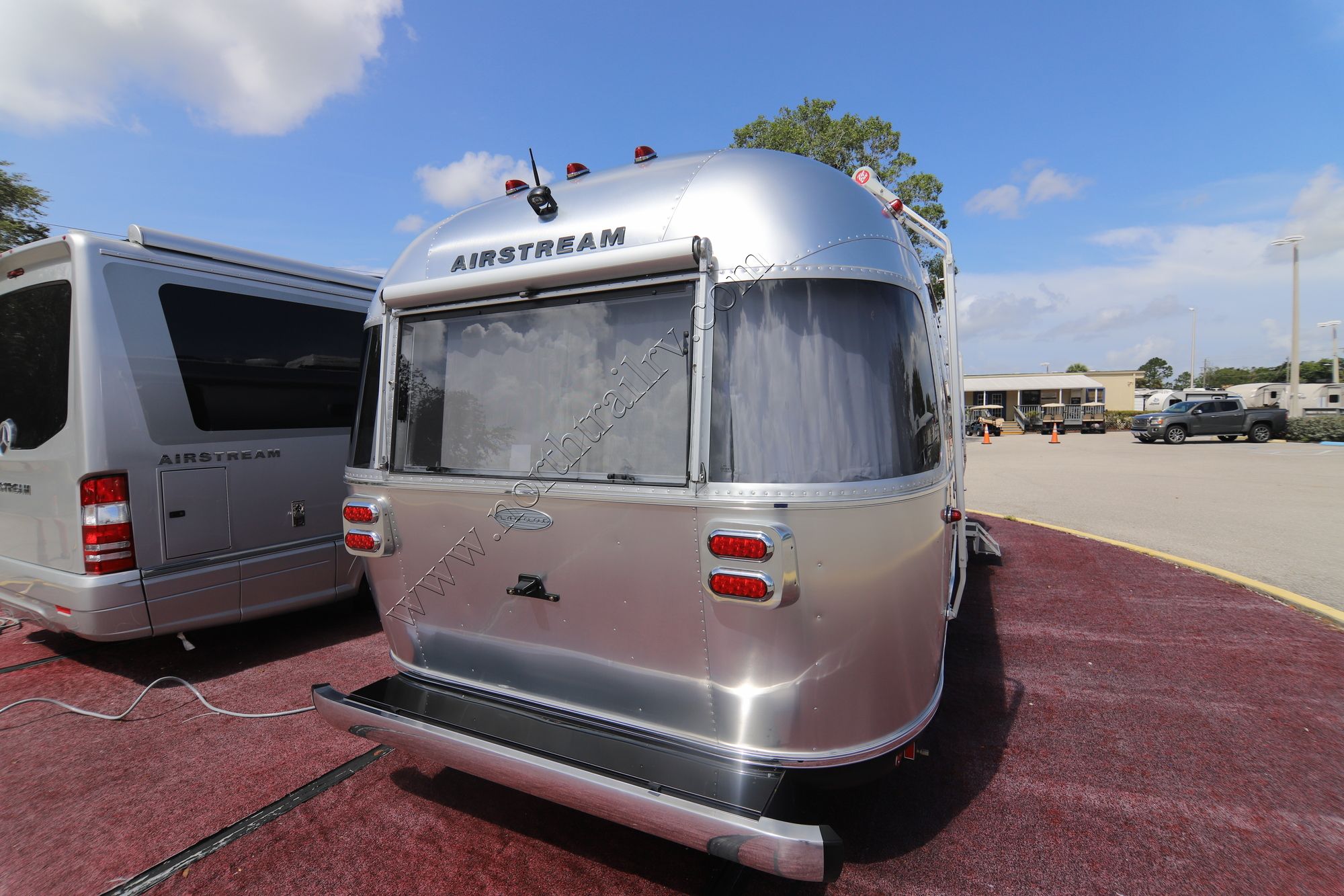 New 2019 Airstream Flying Cloud 25RB Travel Trailer  For Sale