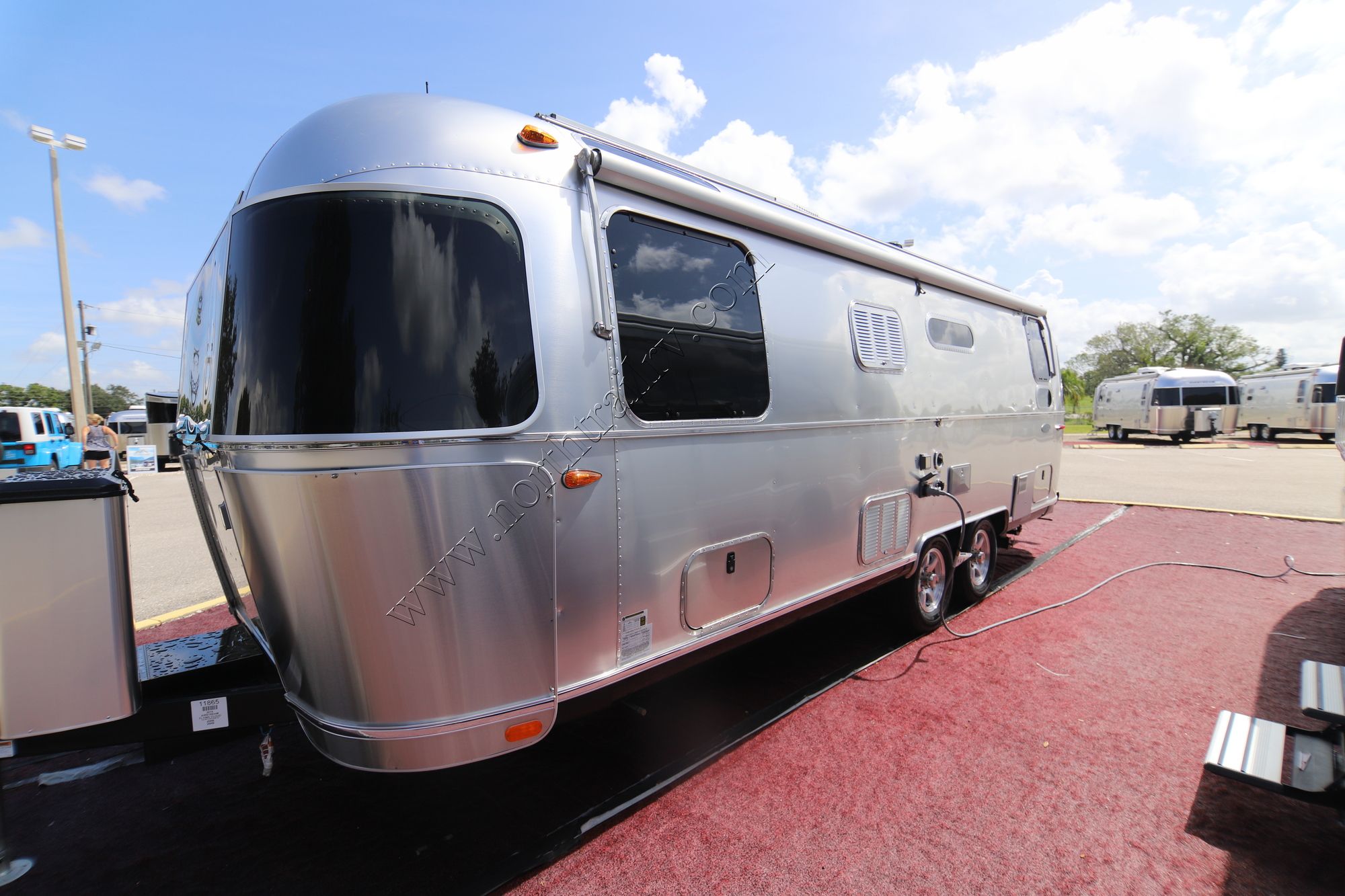 New 2019 Airstream Flying Cloud 25RB Travel Trailer  For Sale