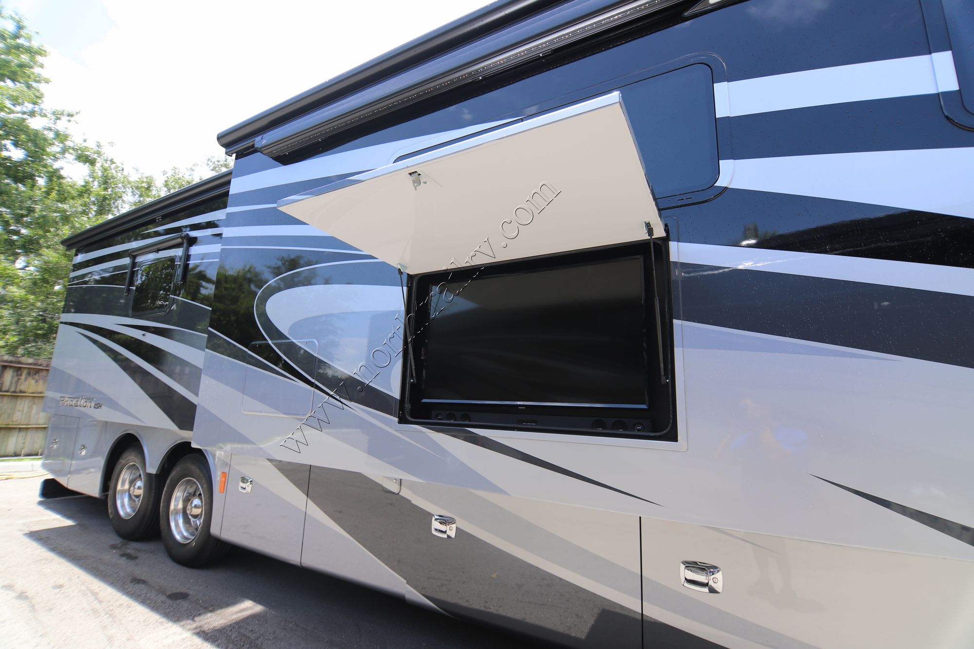 Used 2018 Tiffin Motor Homes Phaeton 44OH Class A  For Sale