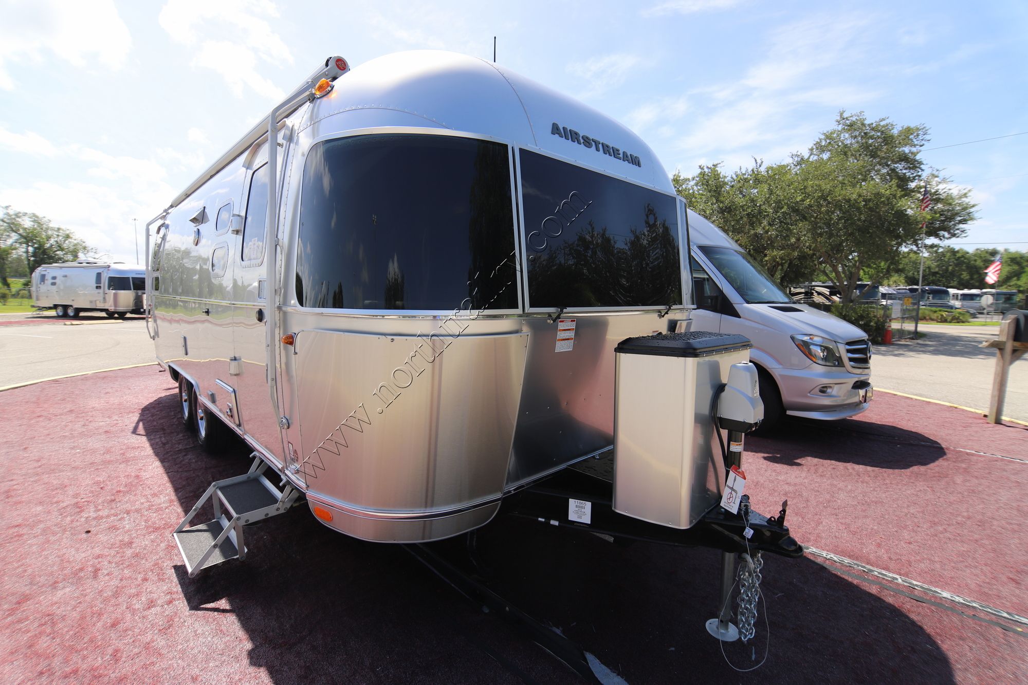 New 2019 Airstream Flying Cloud 25RB Travel Trailer  For Sale