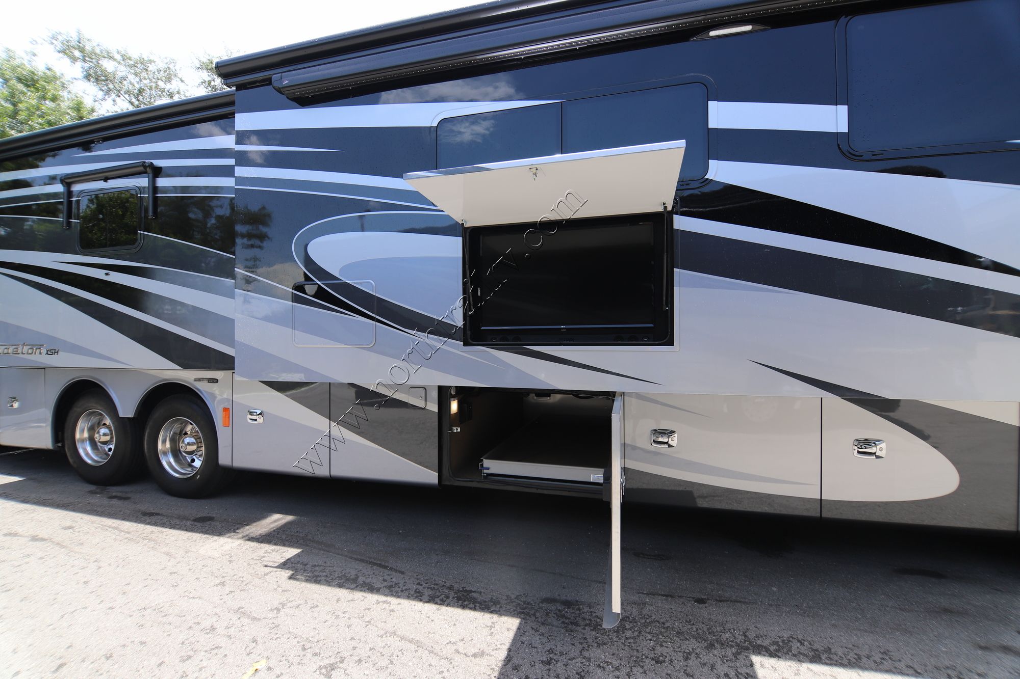 Used 2018 Tiffin Motor Homes Phaeton 44OH Class A  For Sale