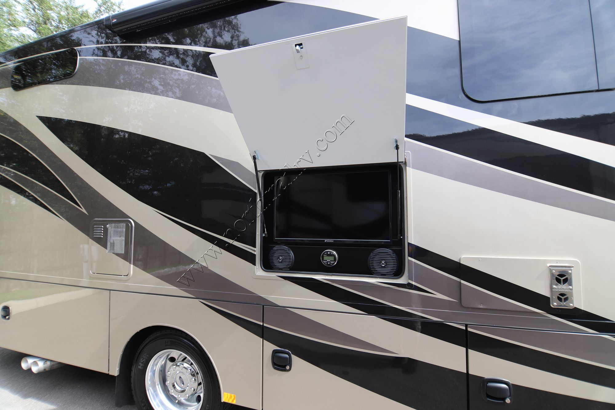 New 2019 Renegade Rv Veracruz 35 Class C  For Sale