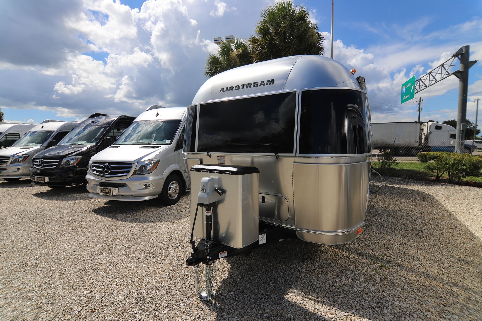 New 2019 Airstream Flying Cloud 26RB Travel Trailer  For Sale