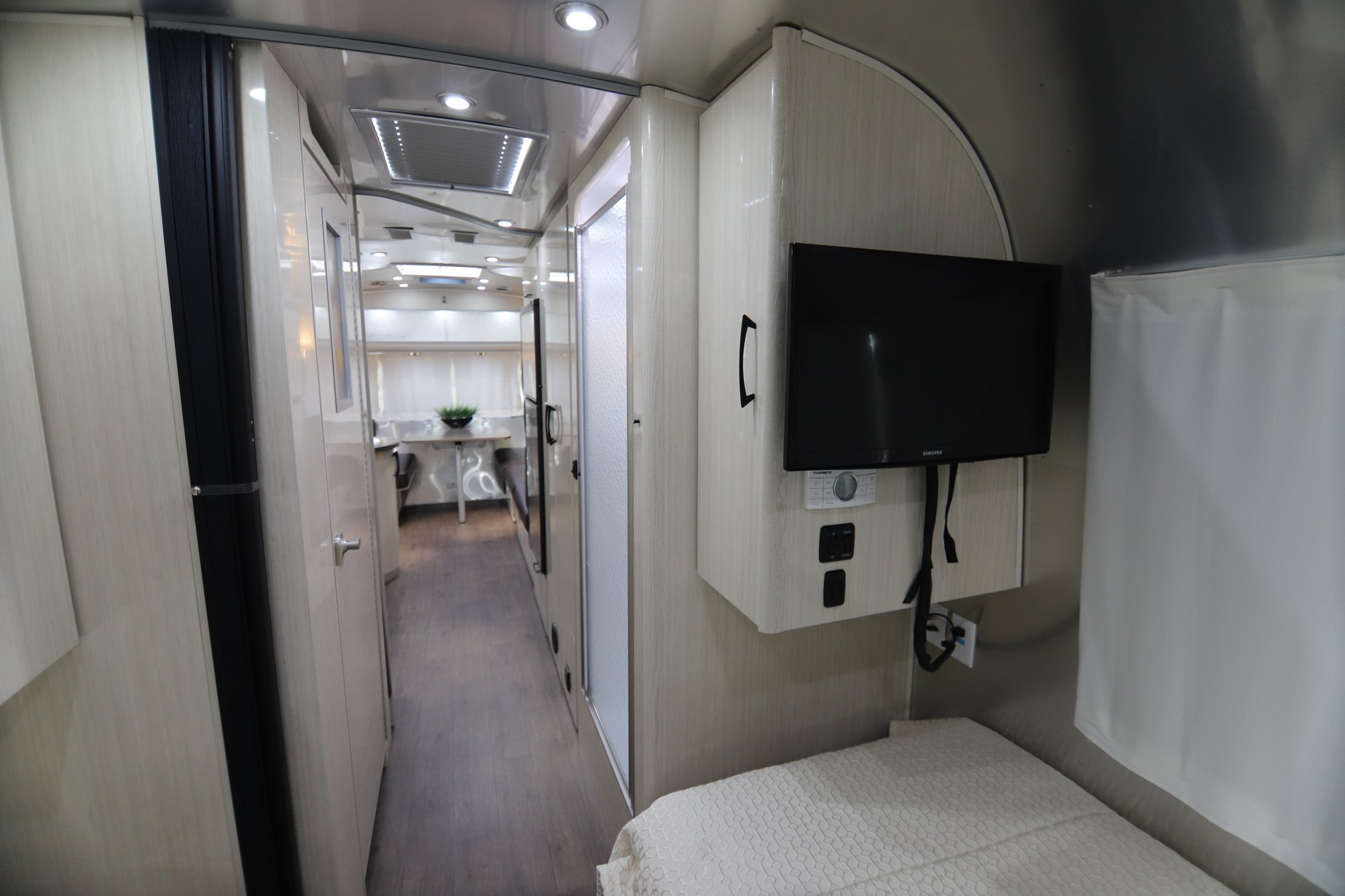 New 2019 Airstream Intl Serenity 27FB Travel Trailer  For Sale