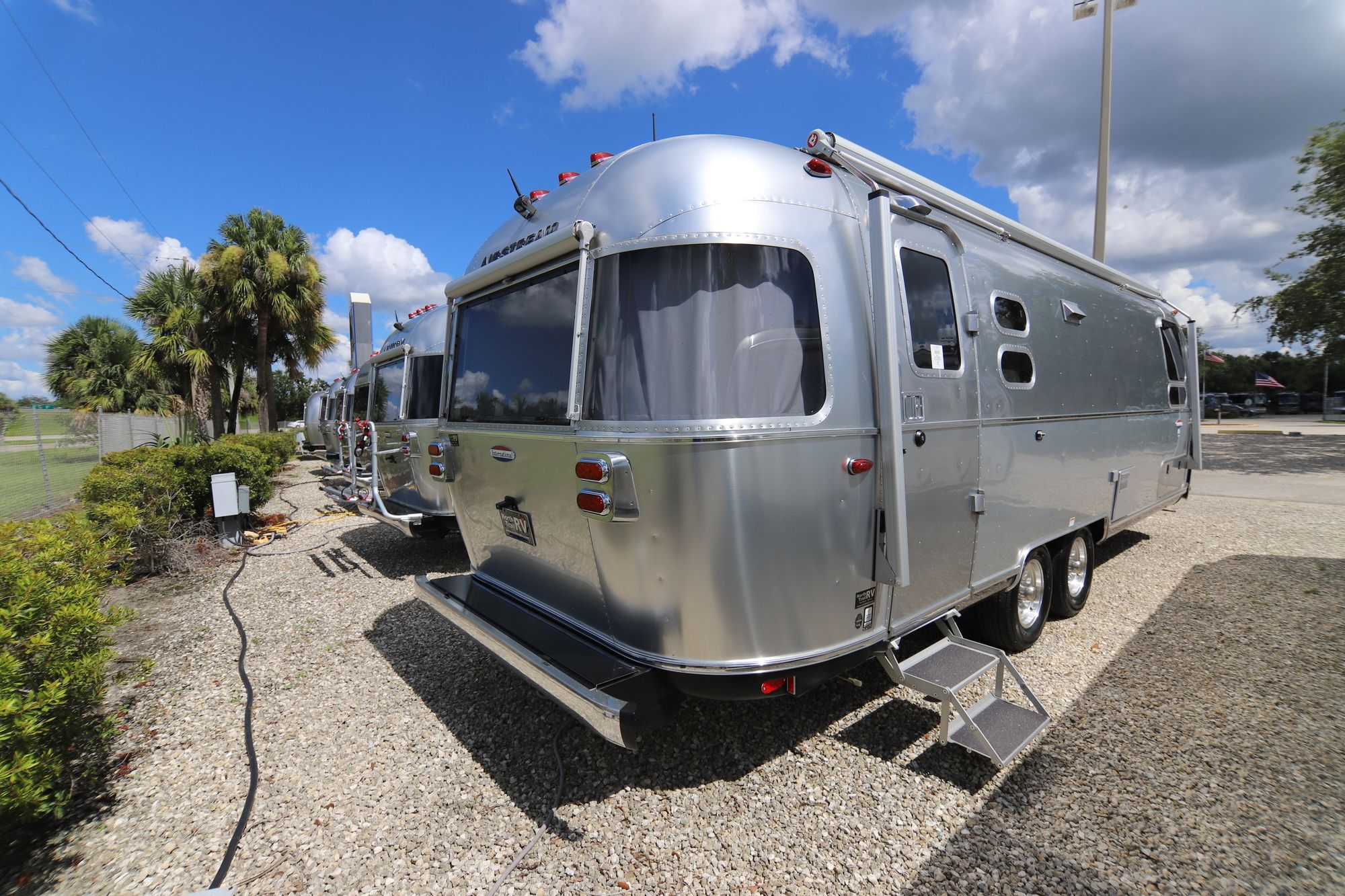 New 2019 Airstream Intl Serenity 27FB Travel Trailer  For Sale