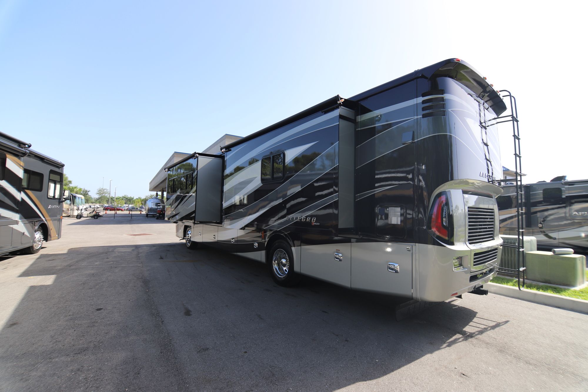 New 2019 Tiffin Motor Homes Allegro Red 37PA Class A  For Sale