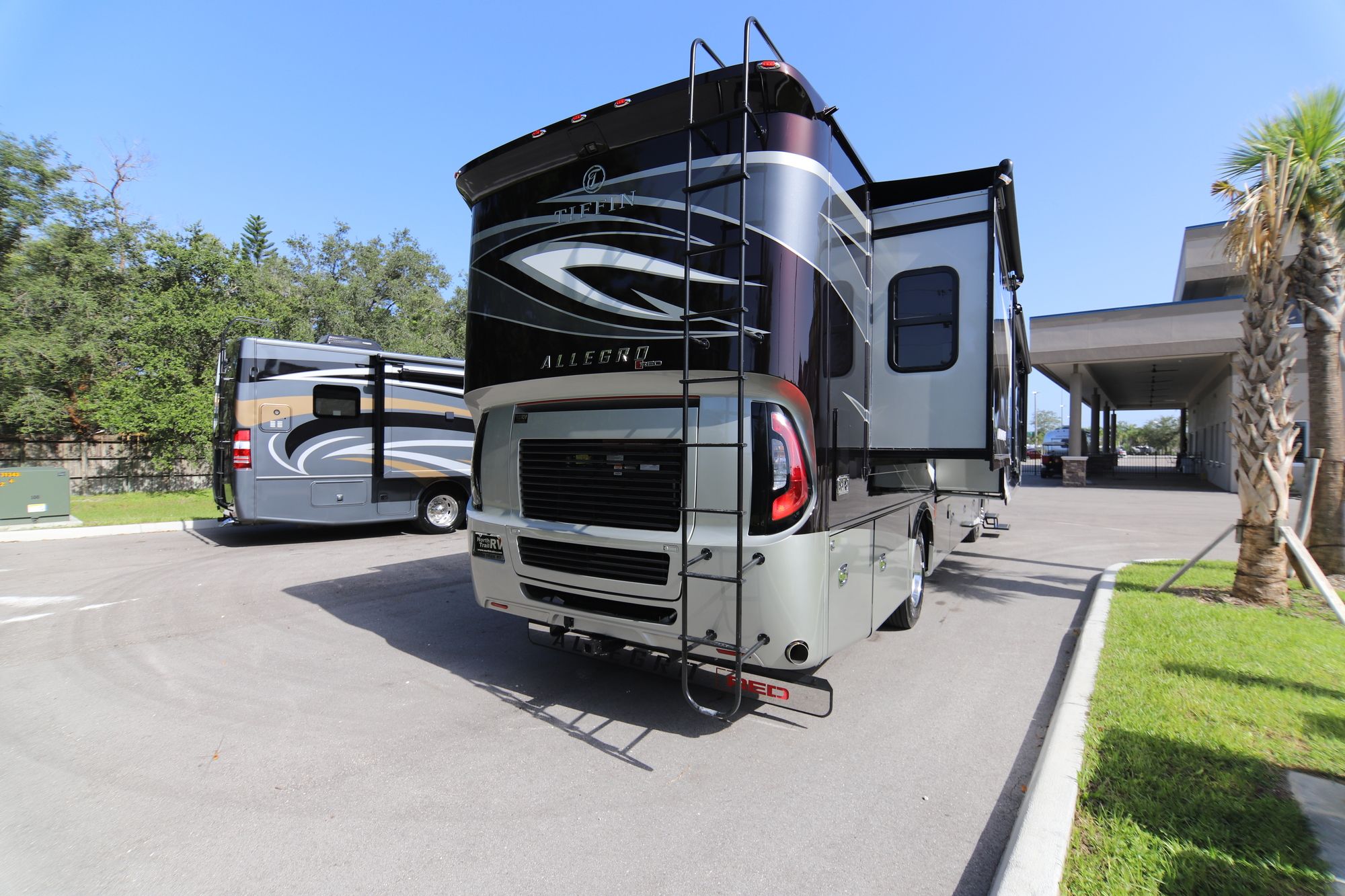 New 2019 Tiffin Motor Homes Allegro Red 37PA Class A  For Sale