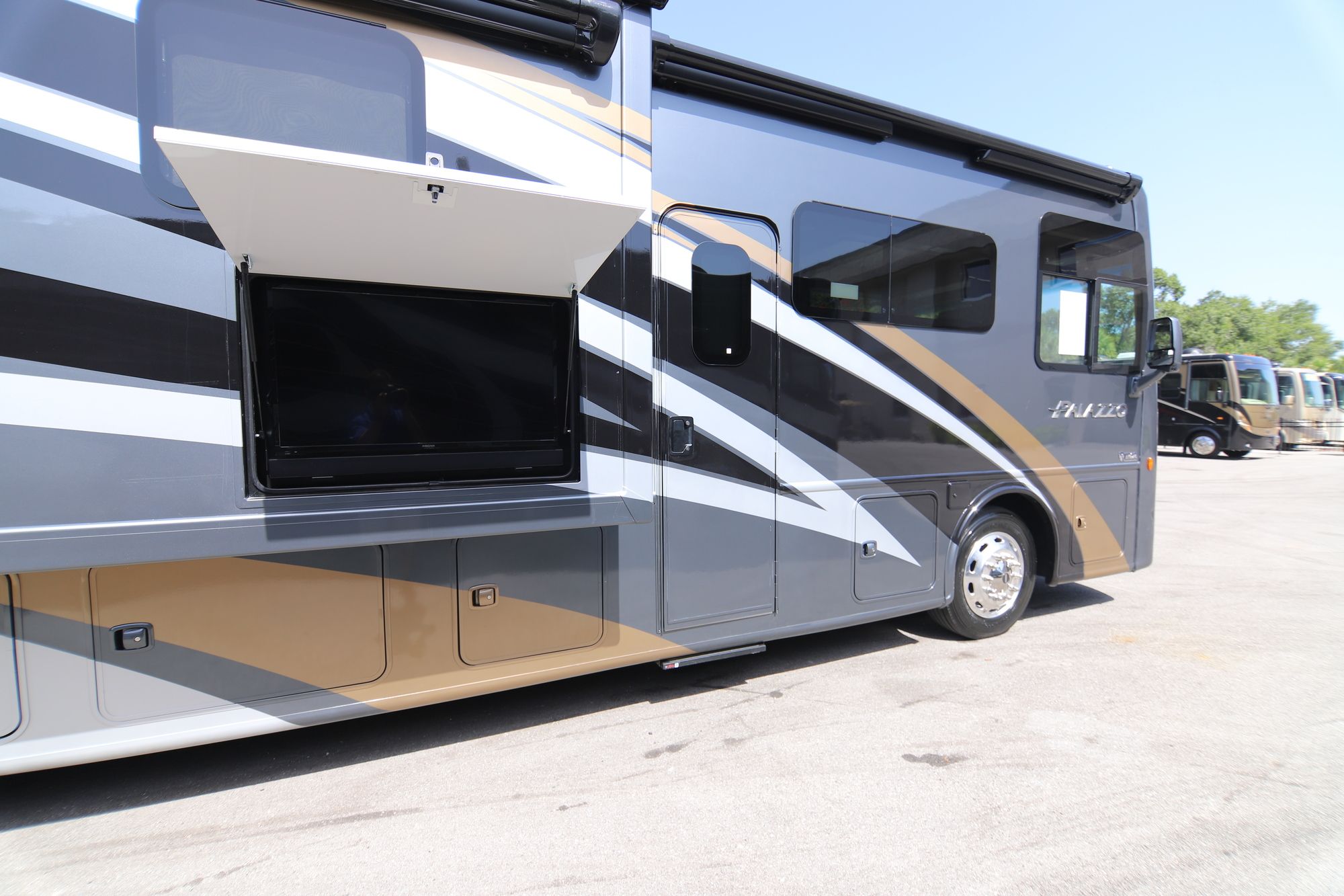 New 2019 Thor Palazzo 37.4 Class A  For Sale