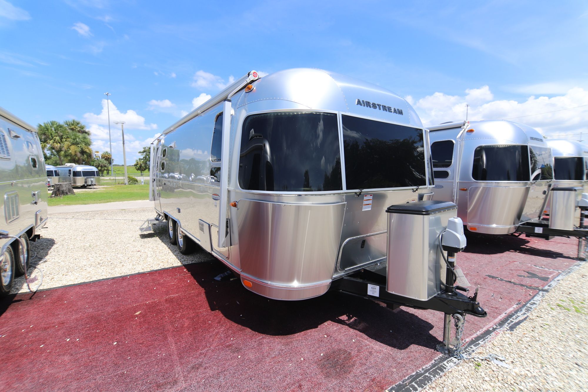 New 2019 Airstream Intl Serenity 25FB Travel Trailer  For Sale