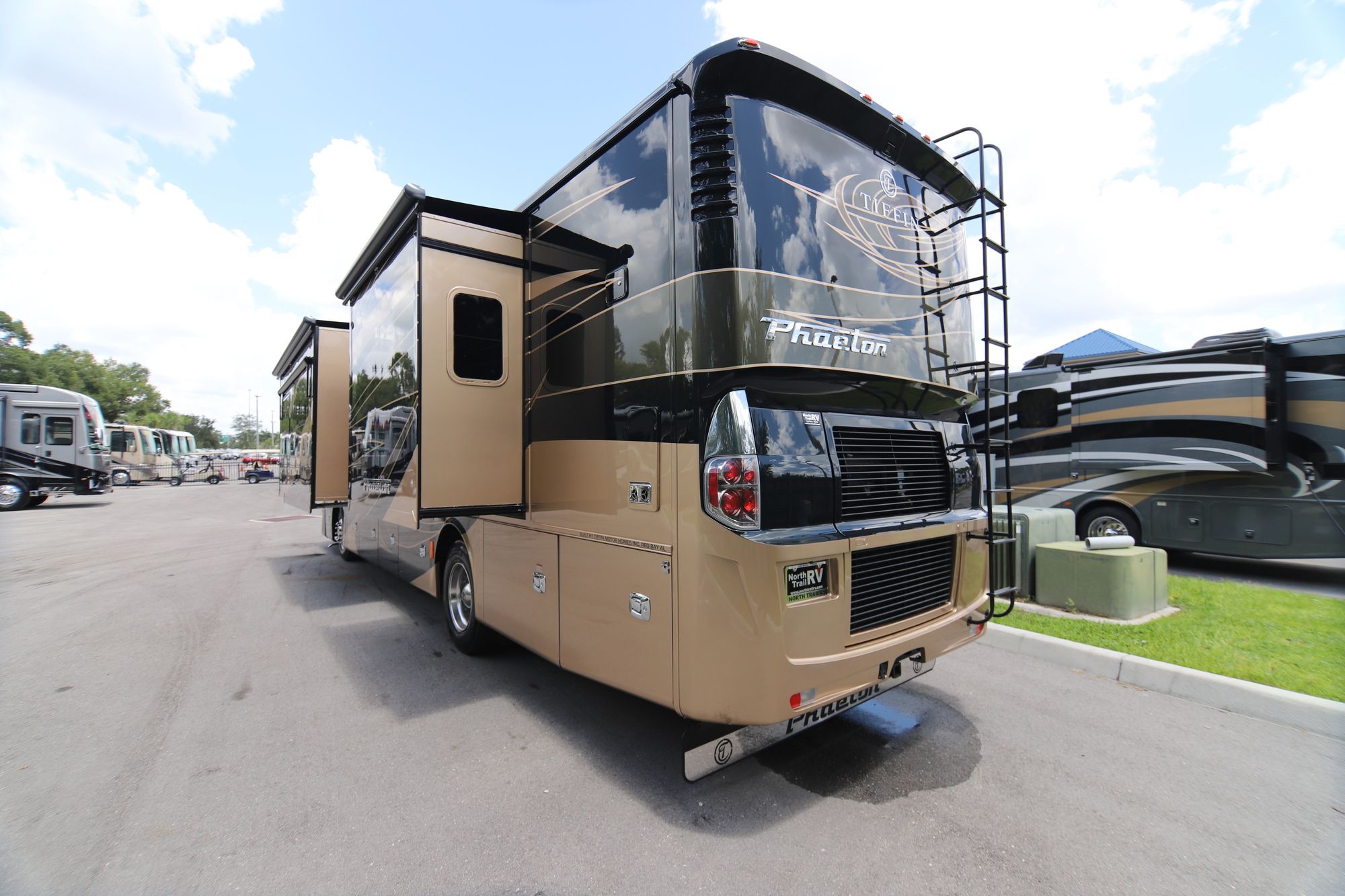 New 2019 Tiffin Motor Homes Phaeton 37BH Class A  For Sale