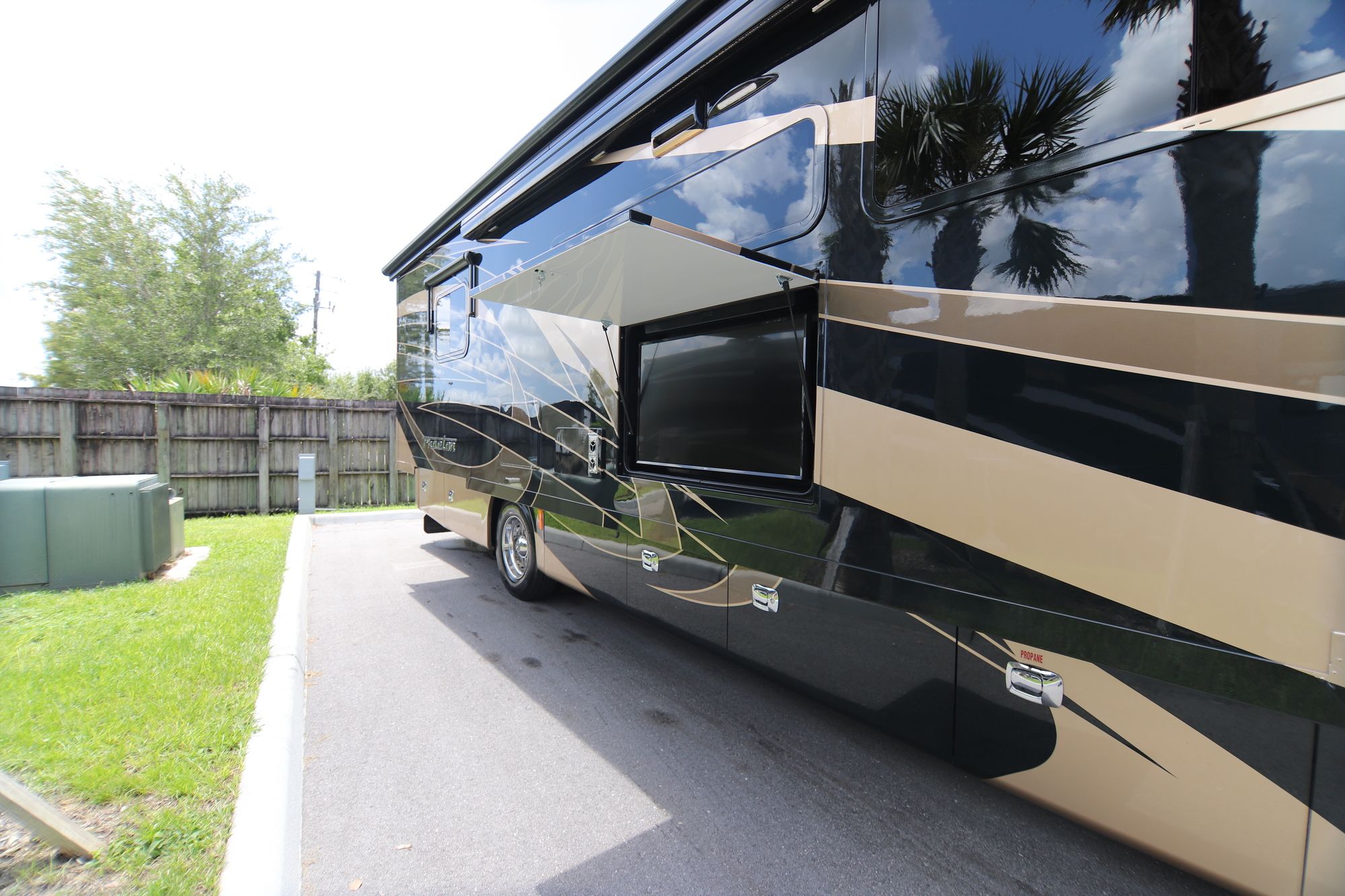 New 2019 Tiffin Motor Homes Phaeton 37BH Class A  For Sale