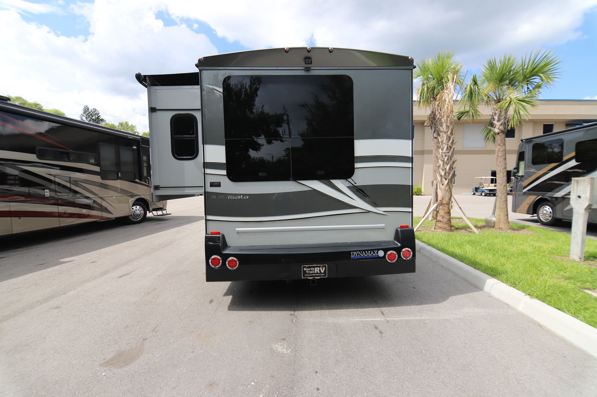 Used 2018 Dynamax Isata 4 31DS Class C  For Sale