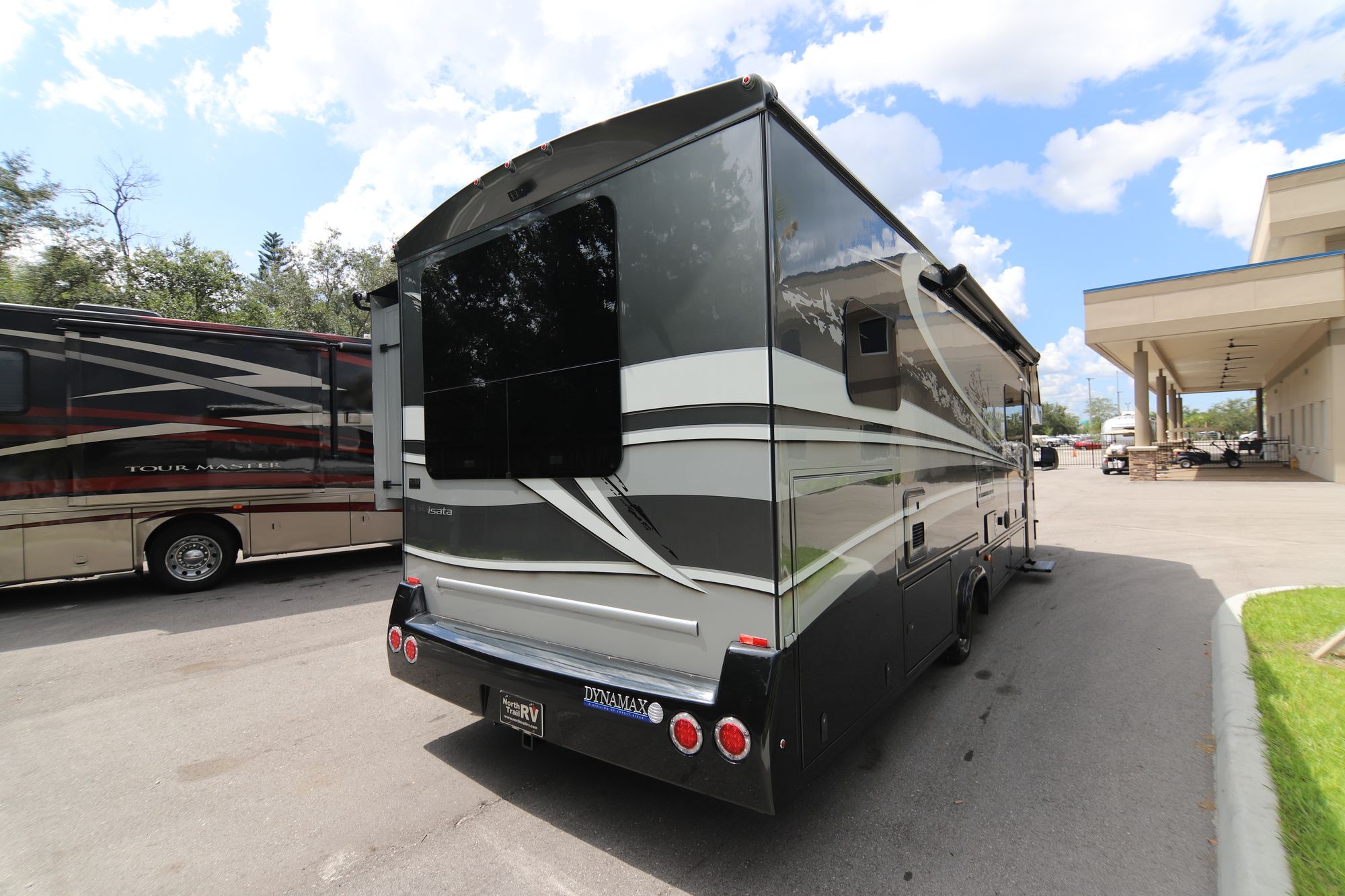 Used 2018 Dynamax Isata 4 31DS Class C  For Sale